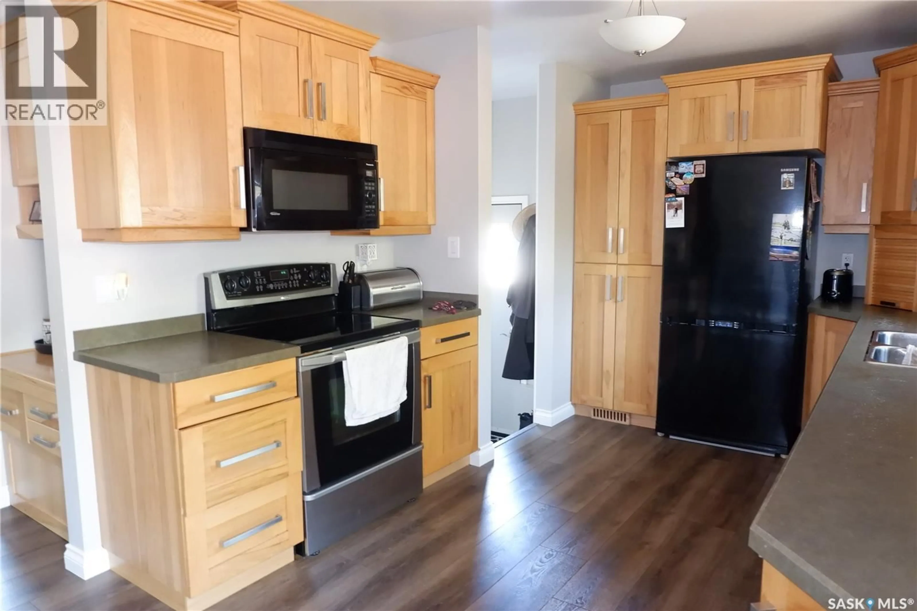Standard kitchen, wood/laminate floor for 101 EMPIRE PLACE, Assiniboia Saskatchewan S0H0B0