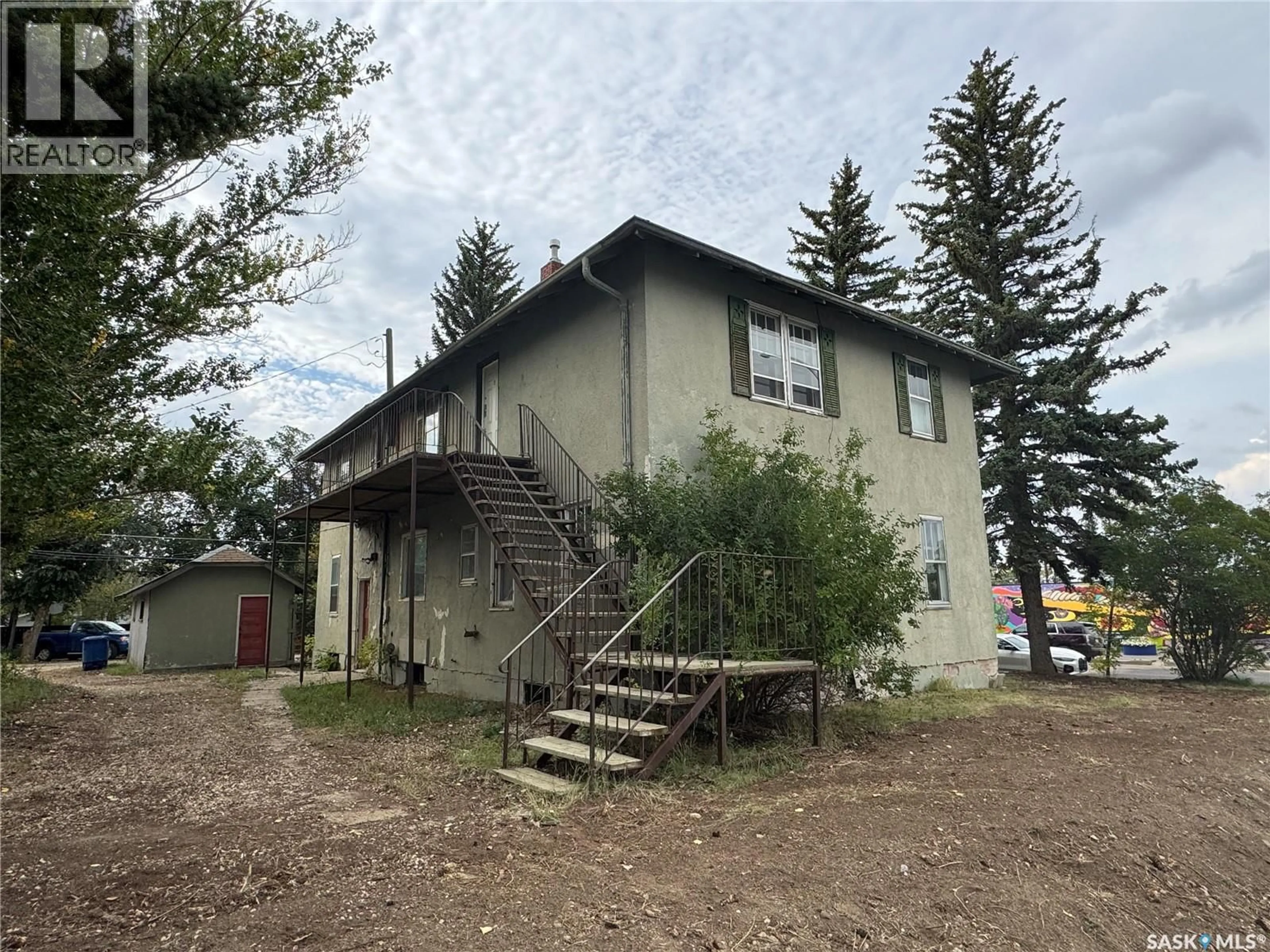 A pic from outside/outdoor area/front of a property/back of a property/a pic from drone, building for 500 CENTRE STREET, Assiniboia Saskatchewan S0H0B0