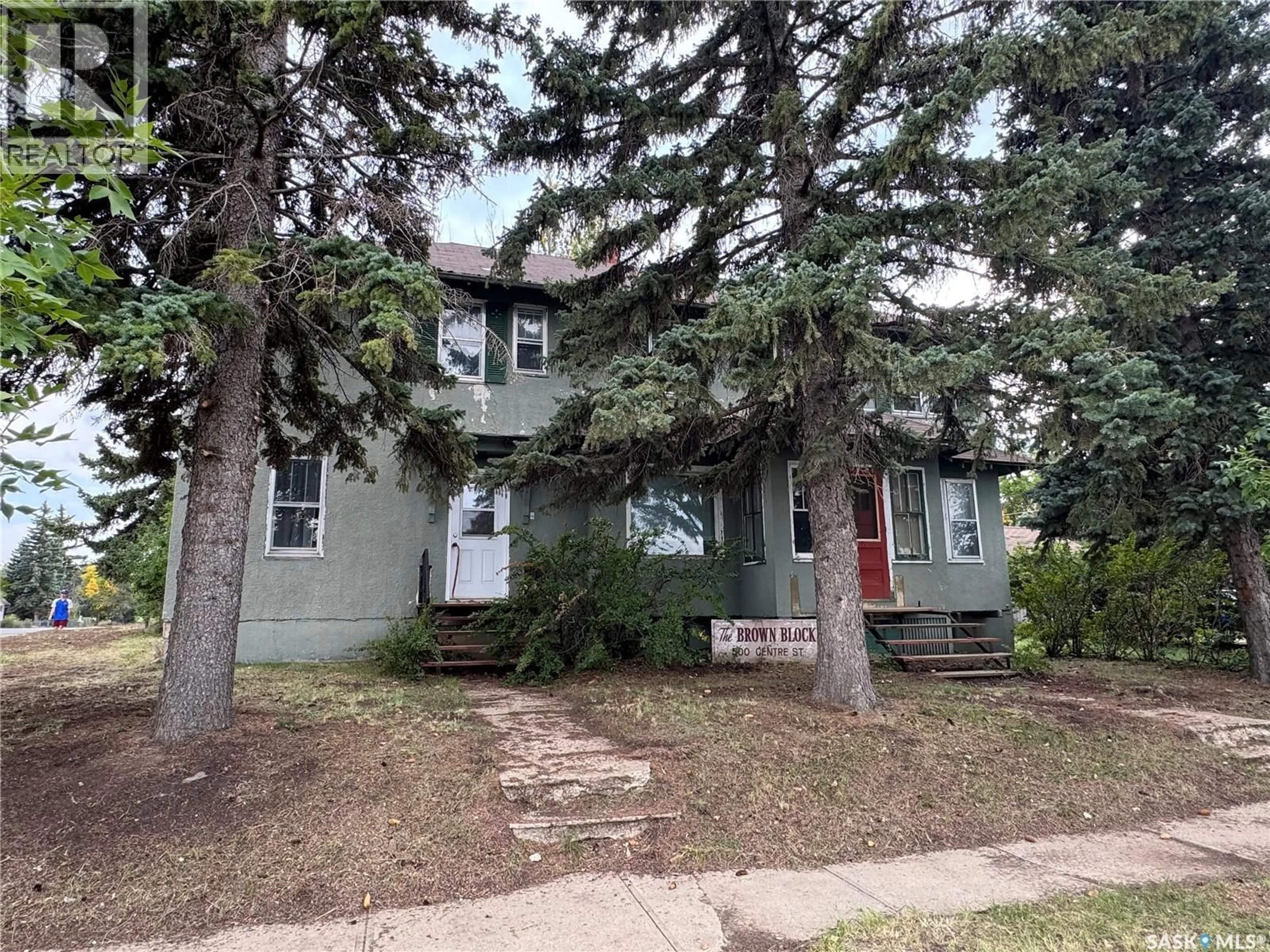 Home with vinyl exterior material, street for 500 CENTRE STREET, Assiniboia Saskatchewan S0H0B0