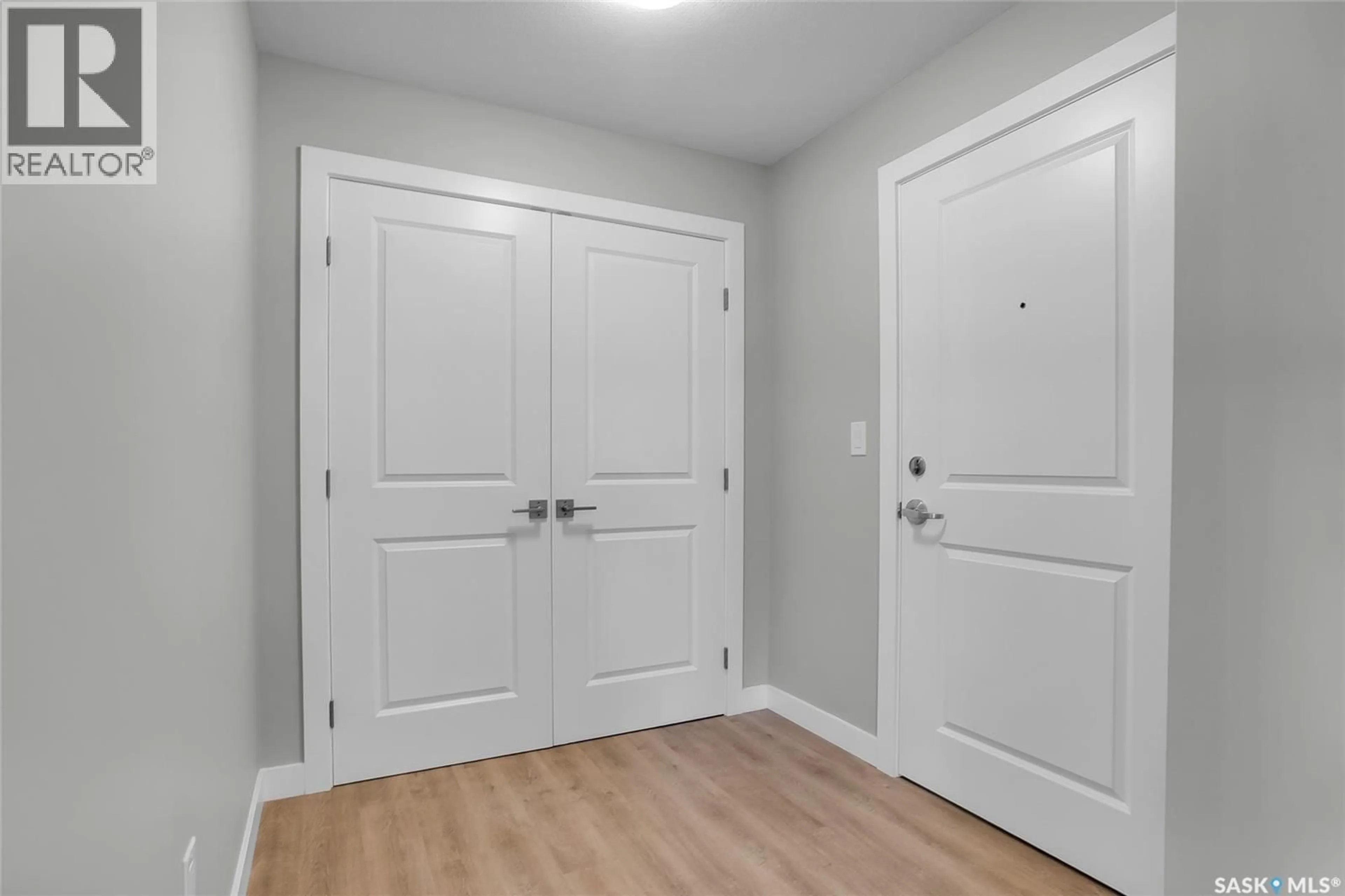 Indoor entryway for 109 318 108TH STREET, Saskatoon Saskatchewan S7N1P8
