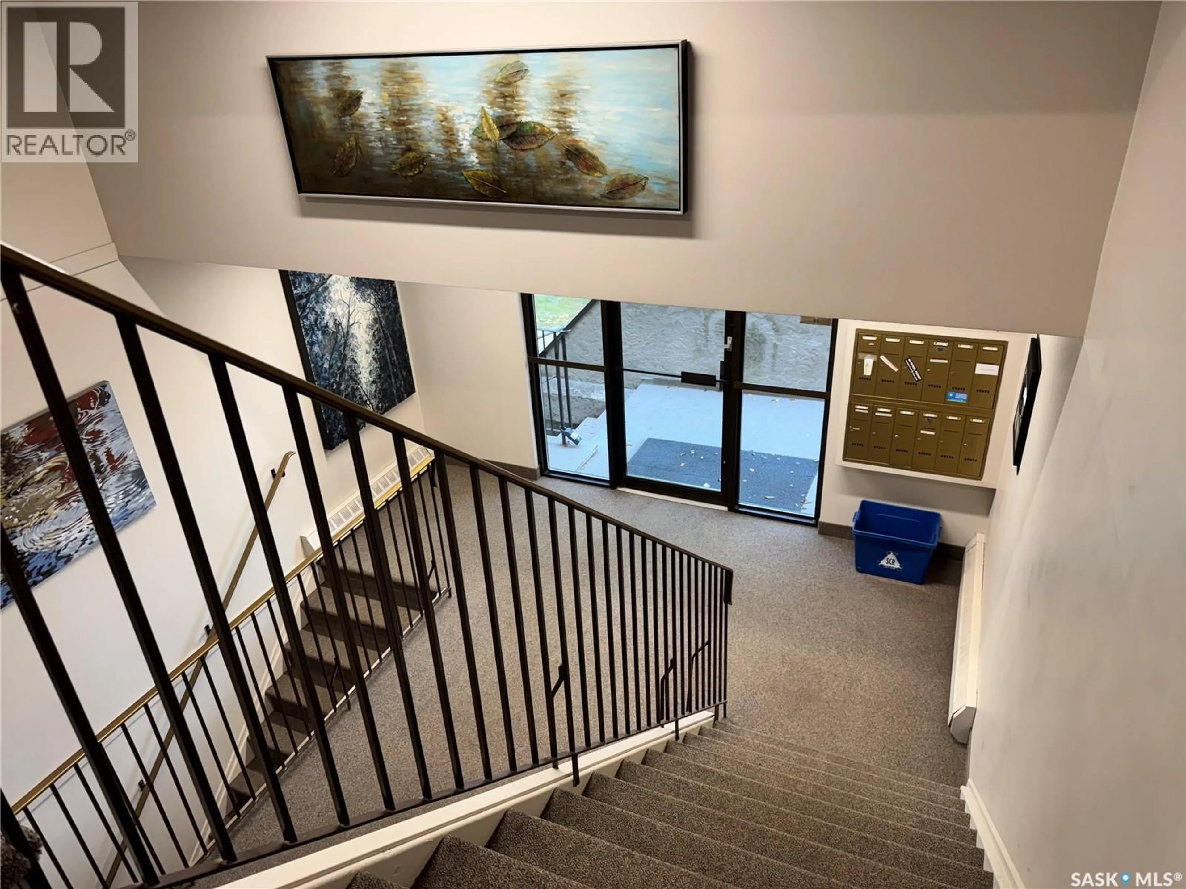 Indoor foyer for 301 - 1008 TEMPERANCE STREET, Saskatoon Saskatchewan S7N0N6
