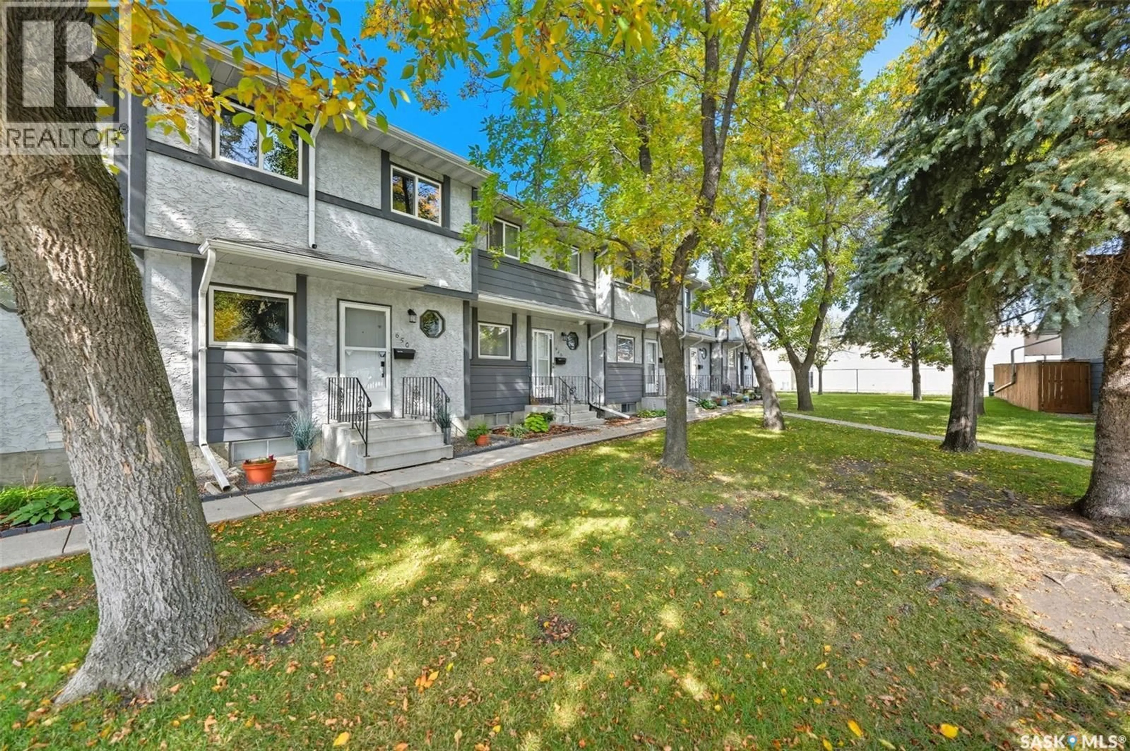 Patio, water/lake/river/ocean view for 650 140 MEILICKE ROAD, Saskatoon Saskatchewan S7K7Y5