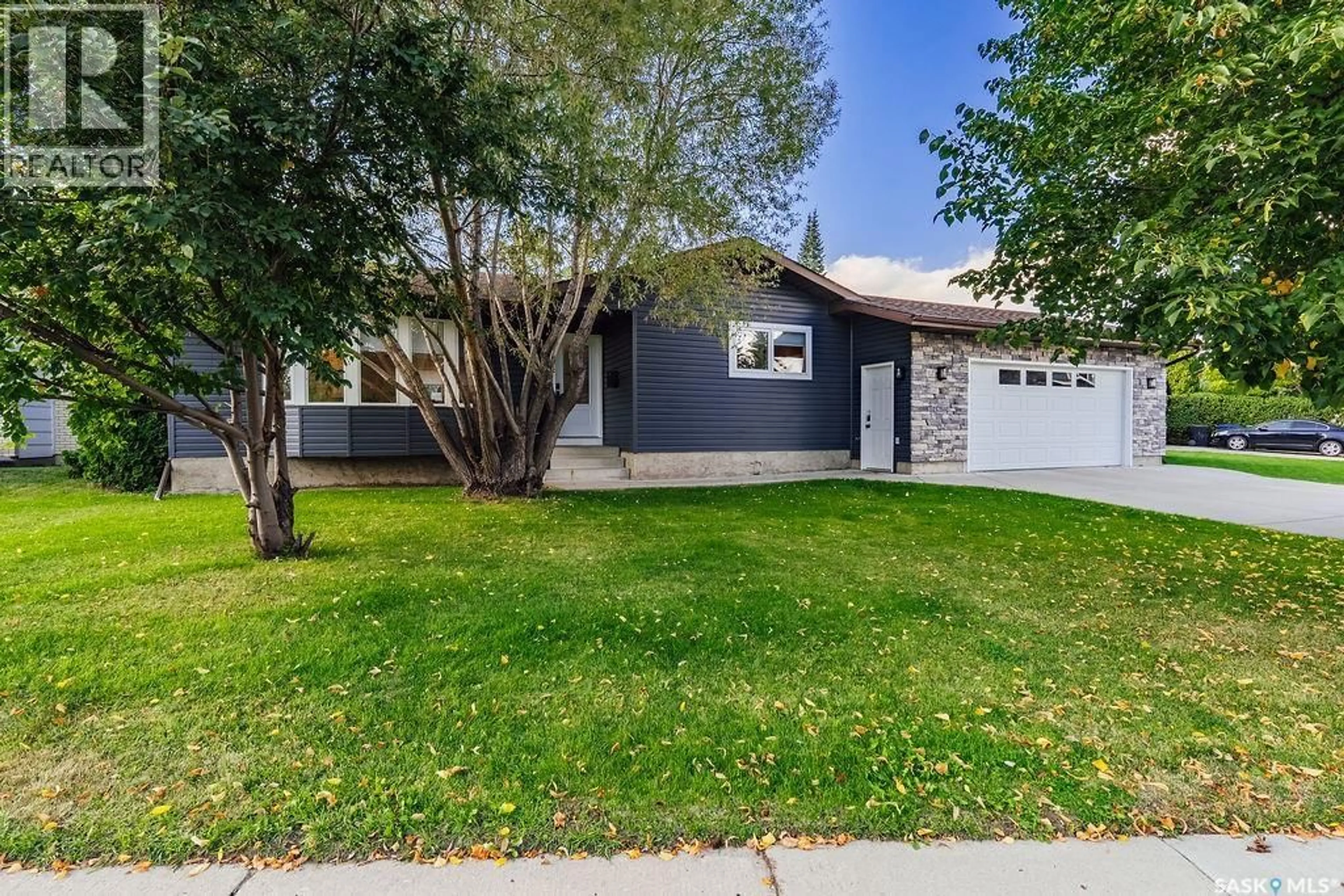 Home with vinyl exterior material, street for 322 STECHISHIN WAY, Saskatoon Saskatchewan S7K5R1