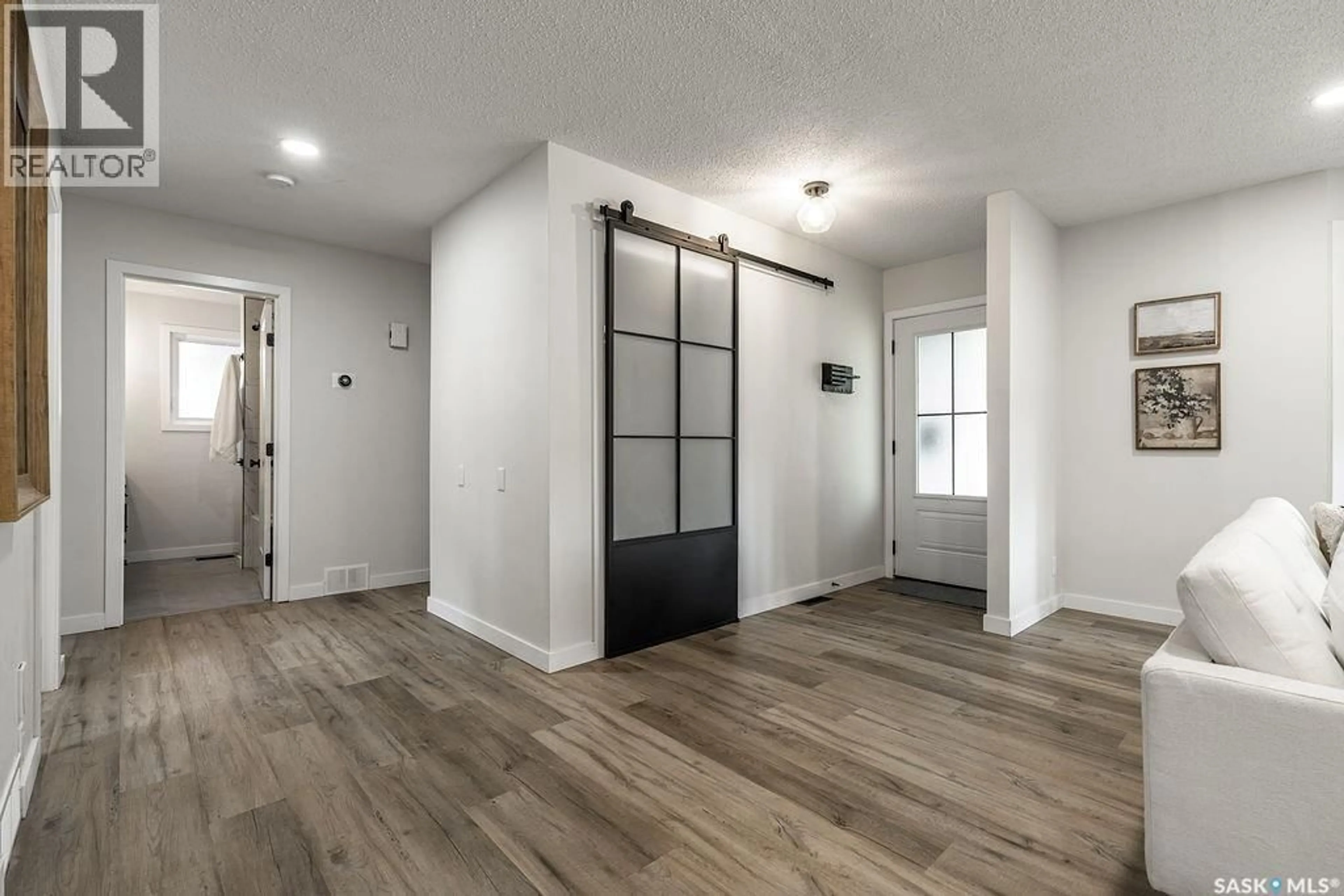 Indoor entryway for 322 STECHISHIN WAY, Saskatoon Saskatchewan S7K5R1