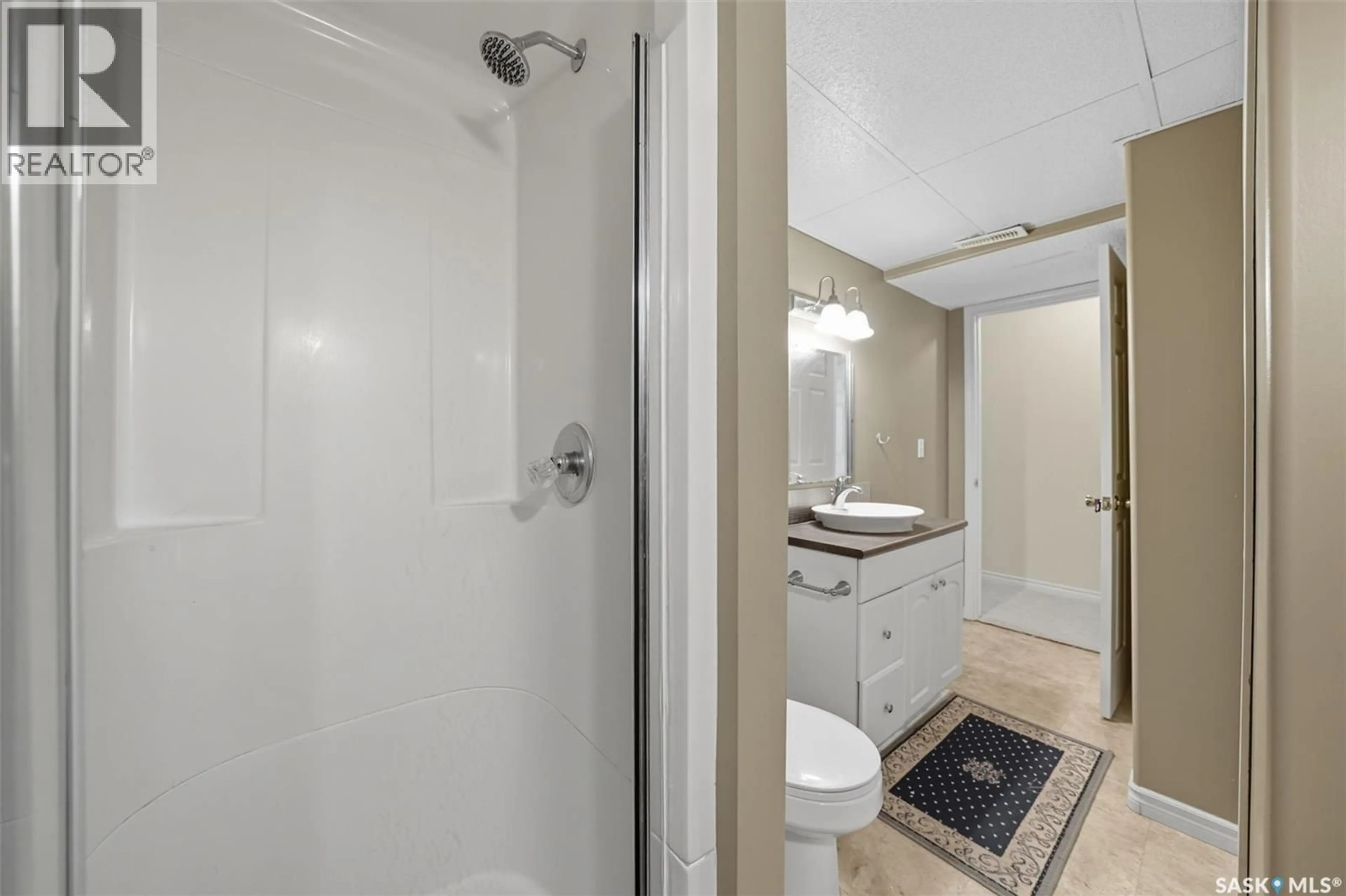 Standard bathroom, ceramic/tile floor for 314 BUDZ CRESCENT, Saskatoon Saskatchewan S7N4M5