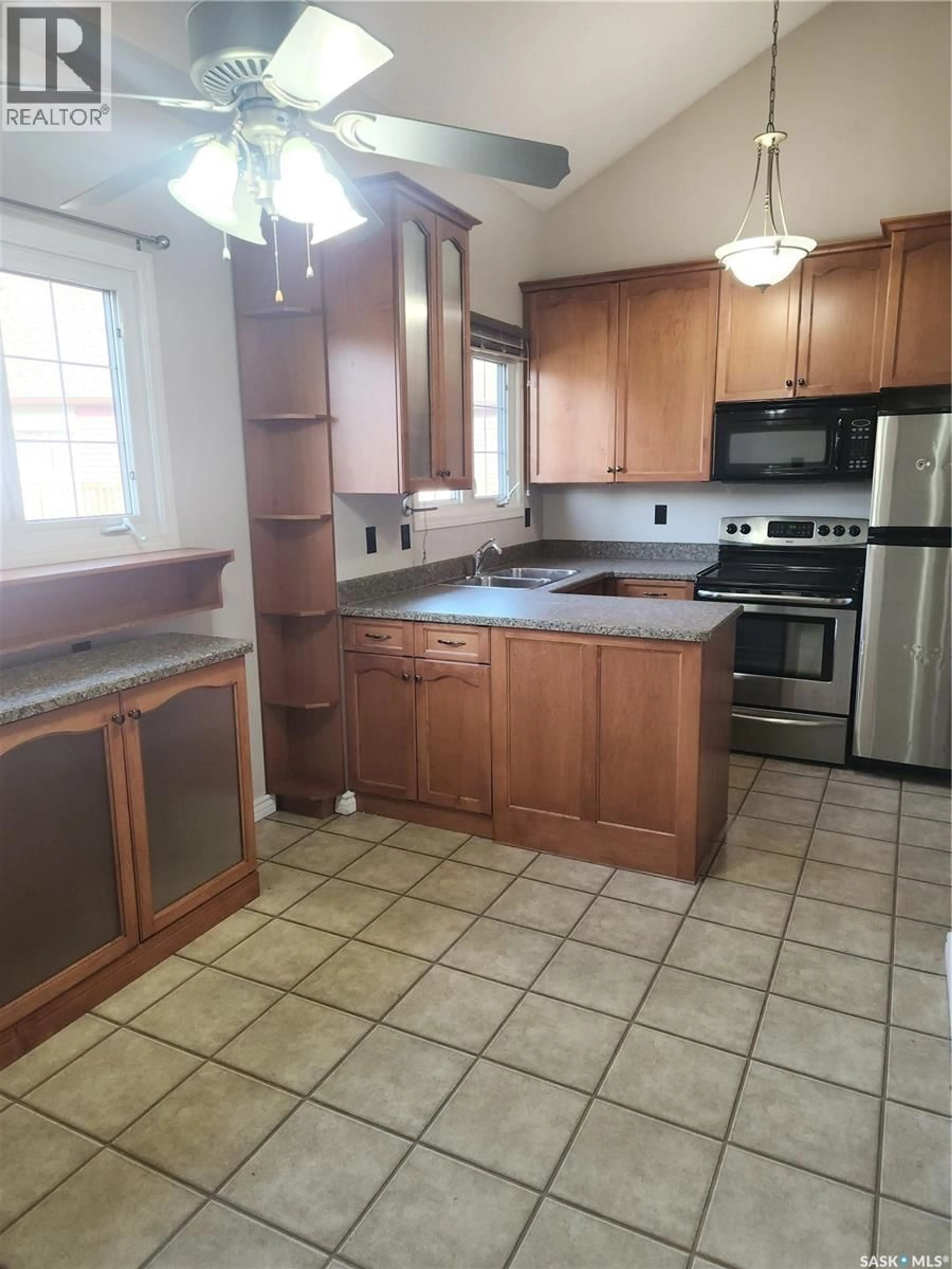 Standard kitchen, ceramic/tile floor for 331 - 62 PENDYGRASSE ROAD, Saskatoon Saskatchewan S7M4R3