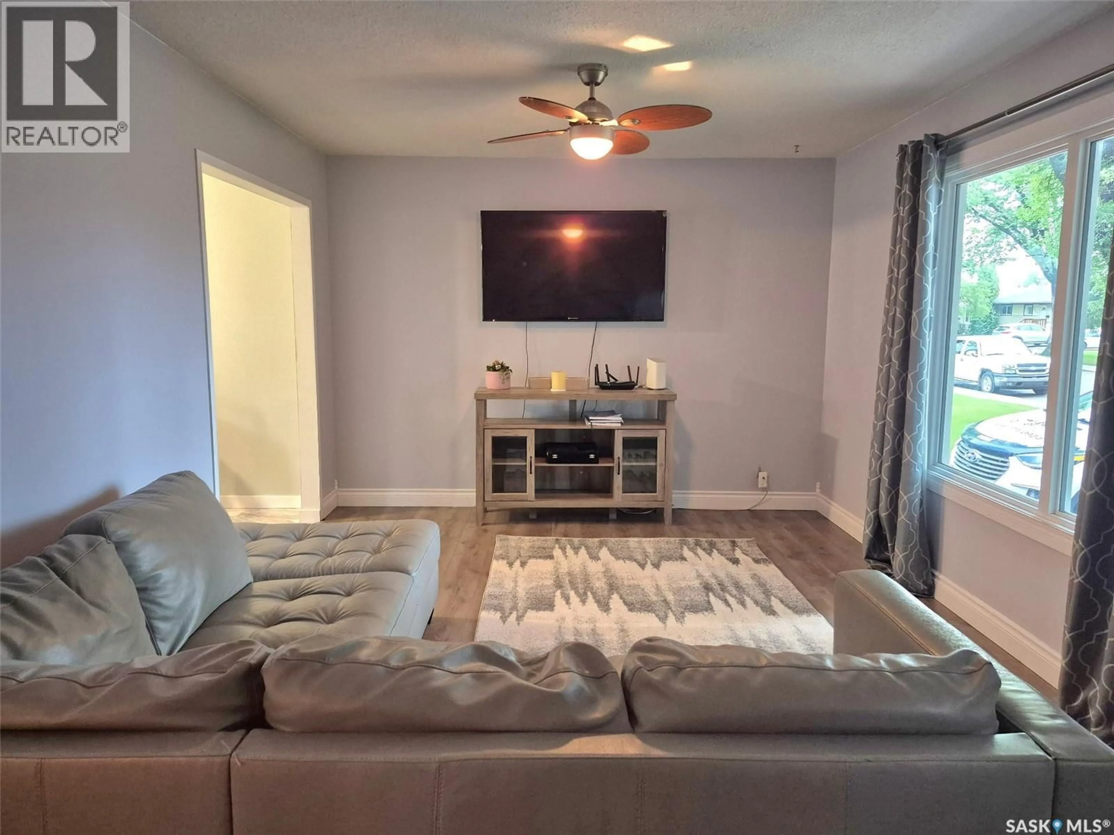 Living room with furniture, unknown for 322 VANCOUVER AVENUE, Saskatoon Saskatchewan S7M3N1