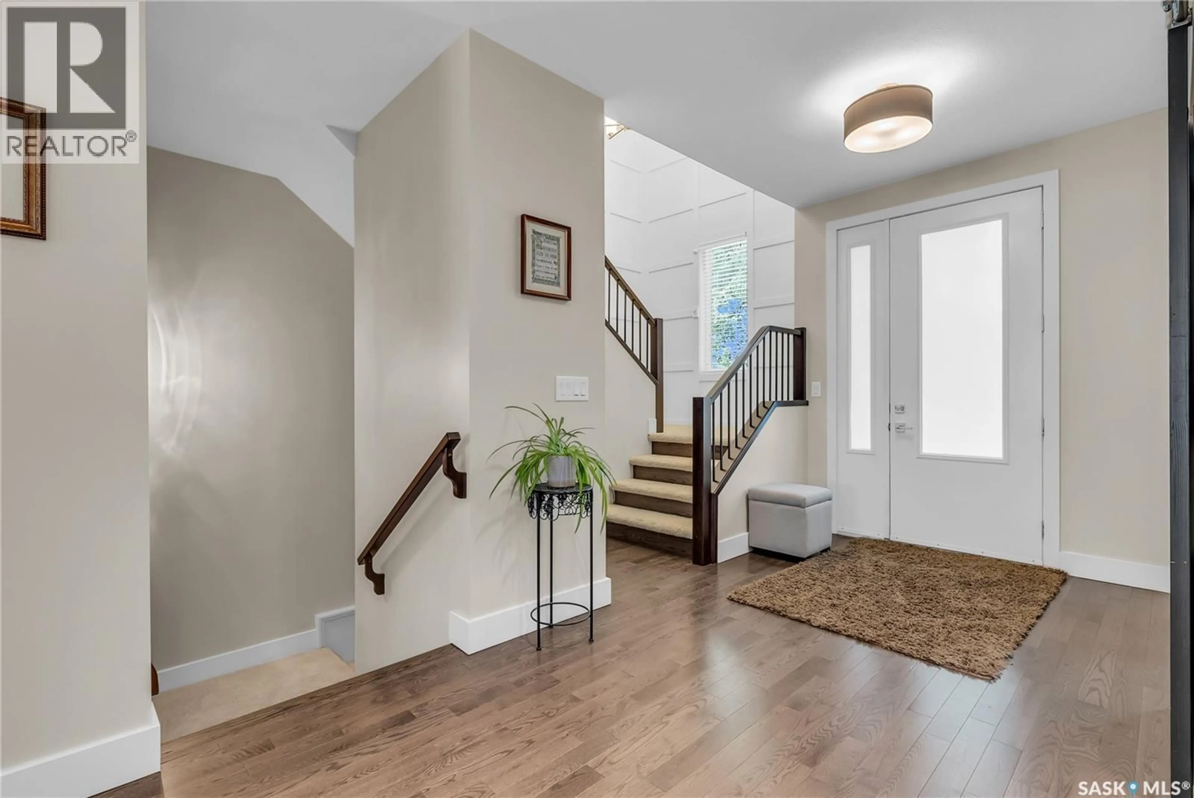 Indoor entryway for 522B 6TH STREET, Saskatoon Saskatchewan S7H1C1