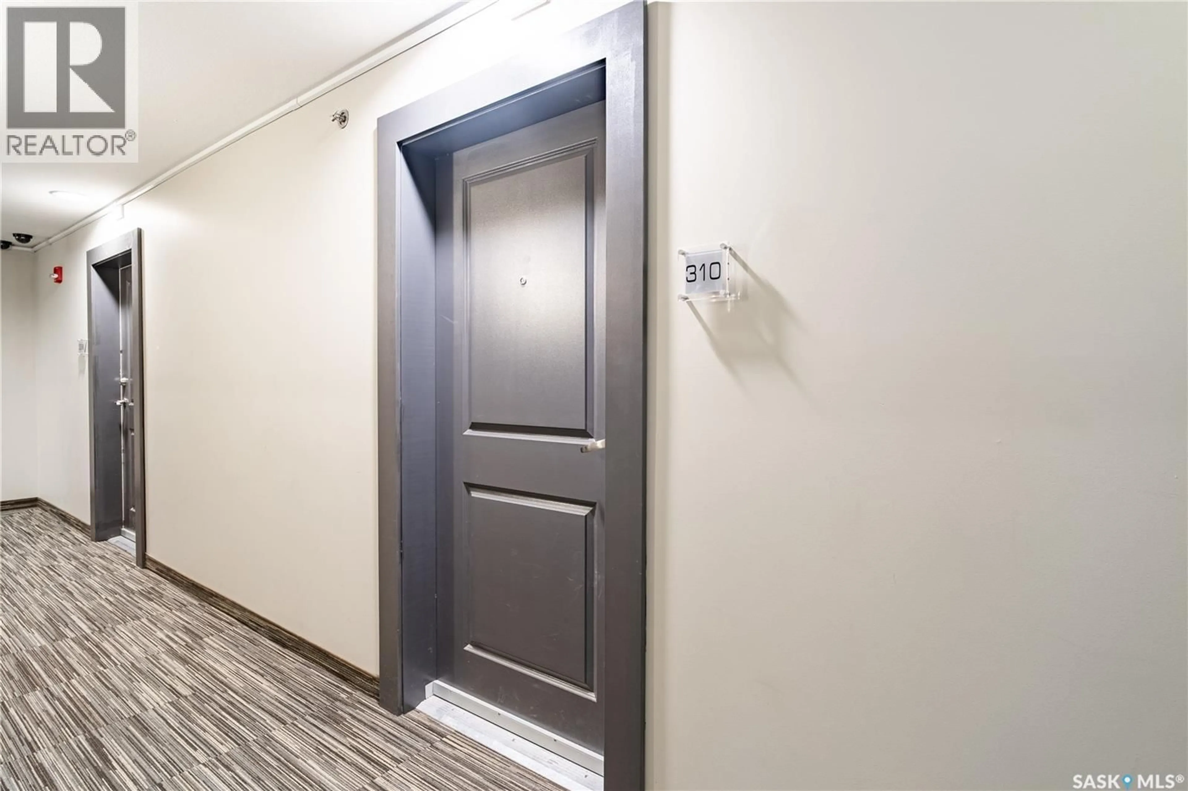 Indoor foyer for 1510 - 310 NEVILLE DRIVE, Regina Saskatchewan S4Z0A3
