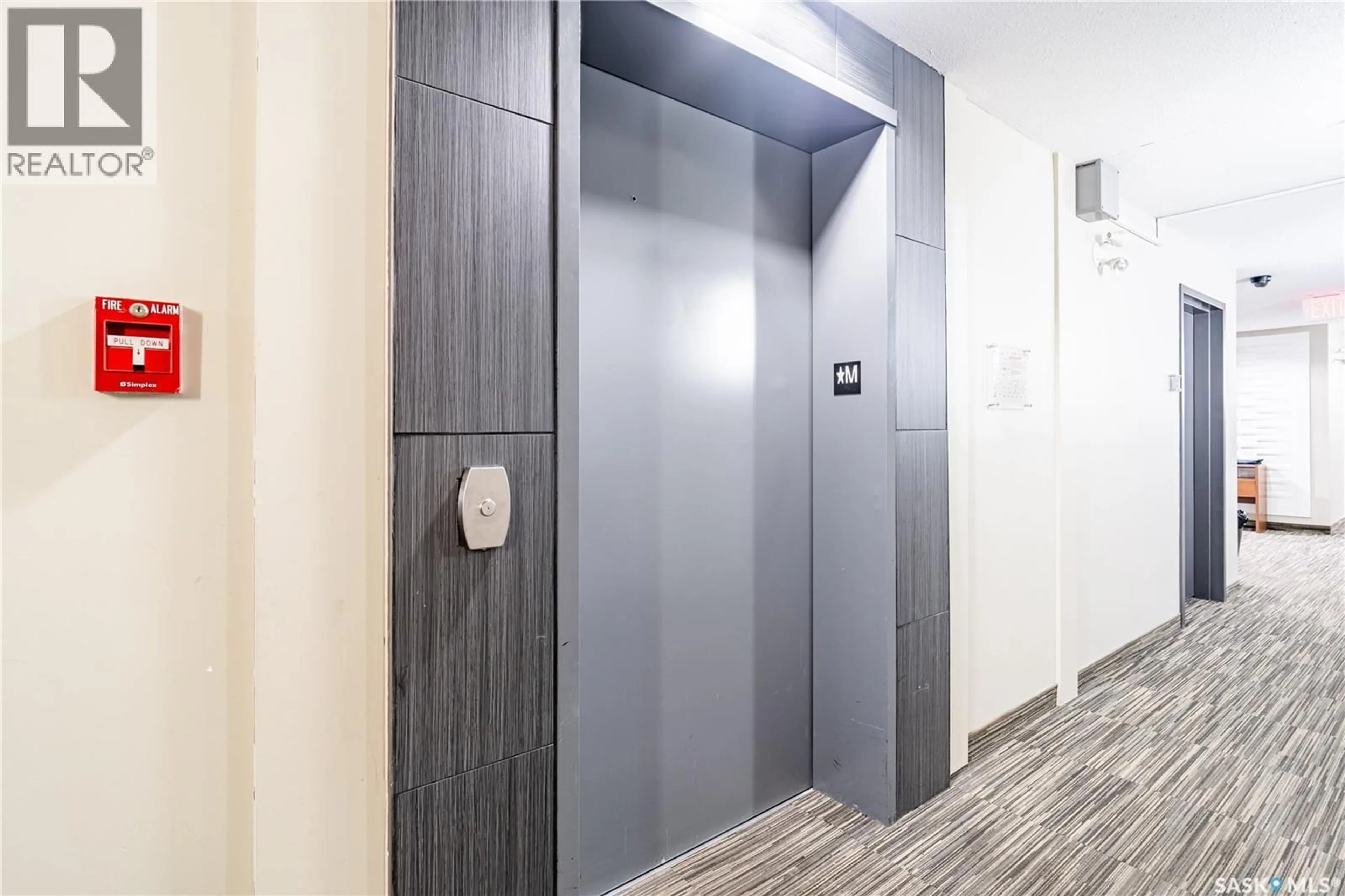 Indoor foyer for 1510 - 310 NEVILLE DRIVE, Regina Saskatchewan S4Z0A3