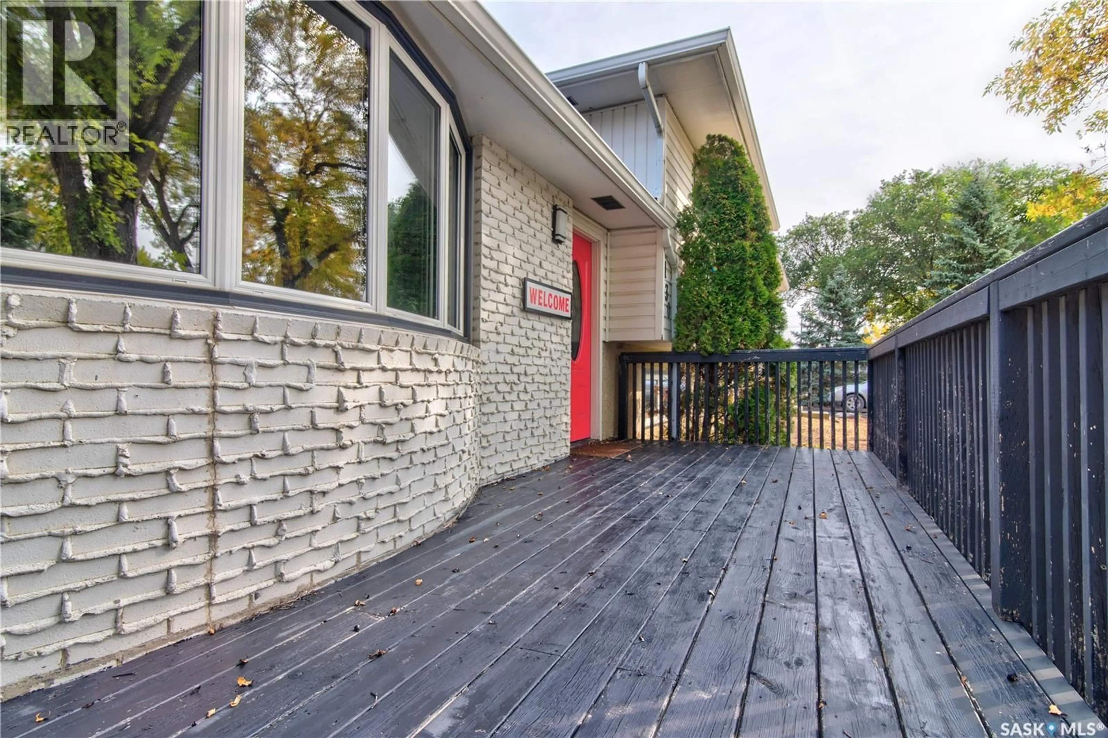 Patio, street for 130 WALDEN CRESCENT, Regina Saskatchewan S4N1L3