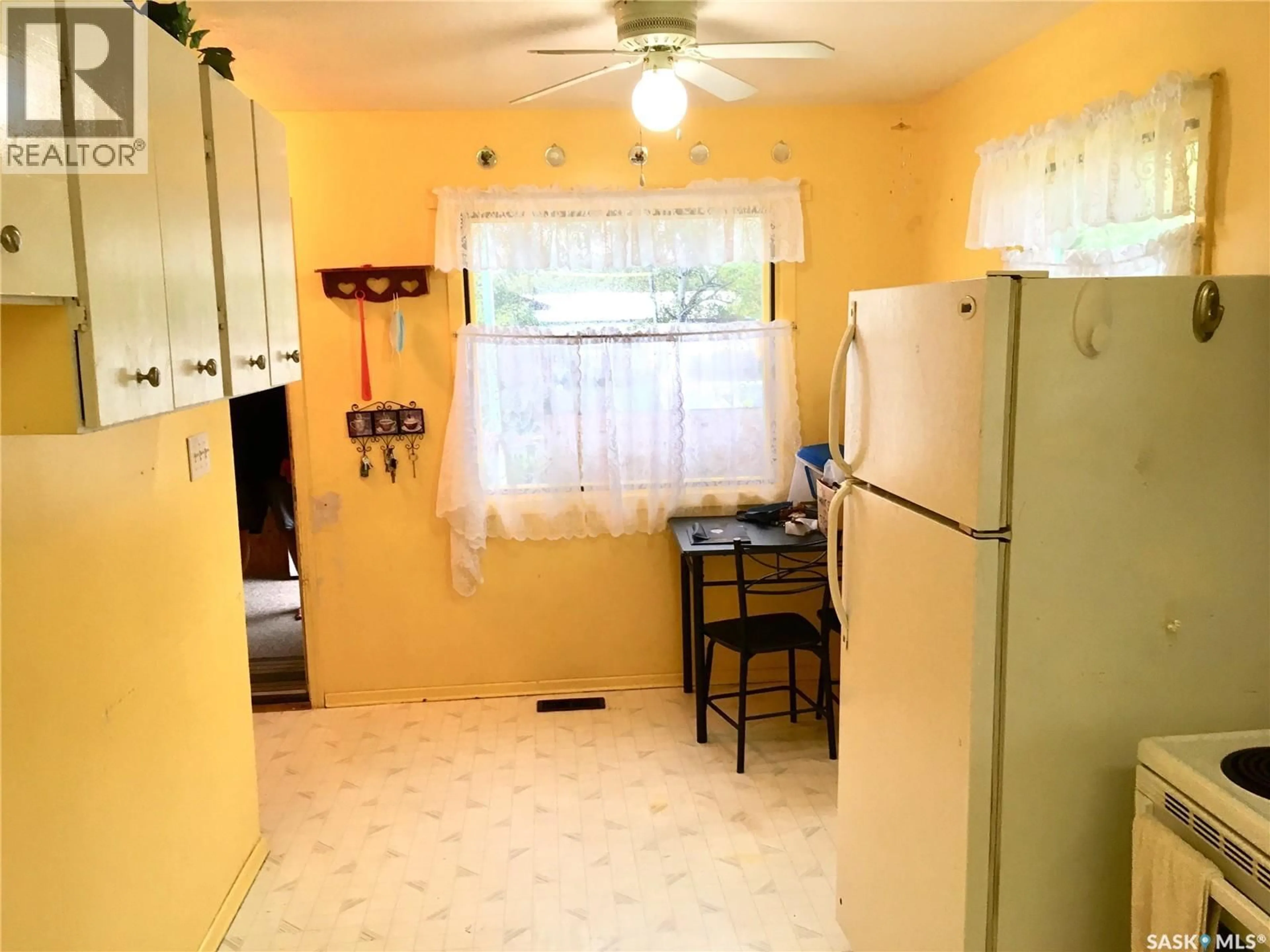 Standard kitchen, ceramic/tile floor for 113 1ST STREET, Smeaton Saskatchewan S0J2J0