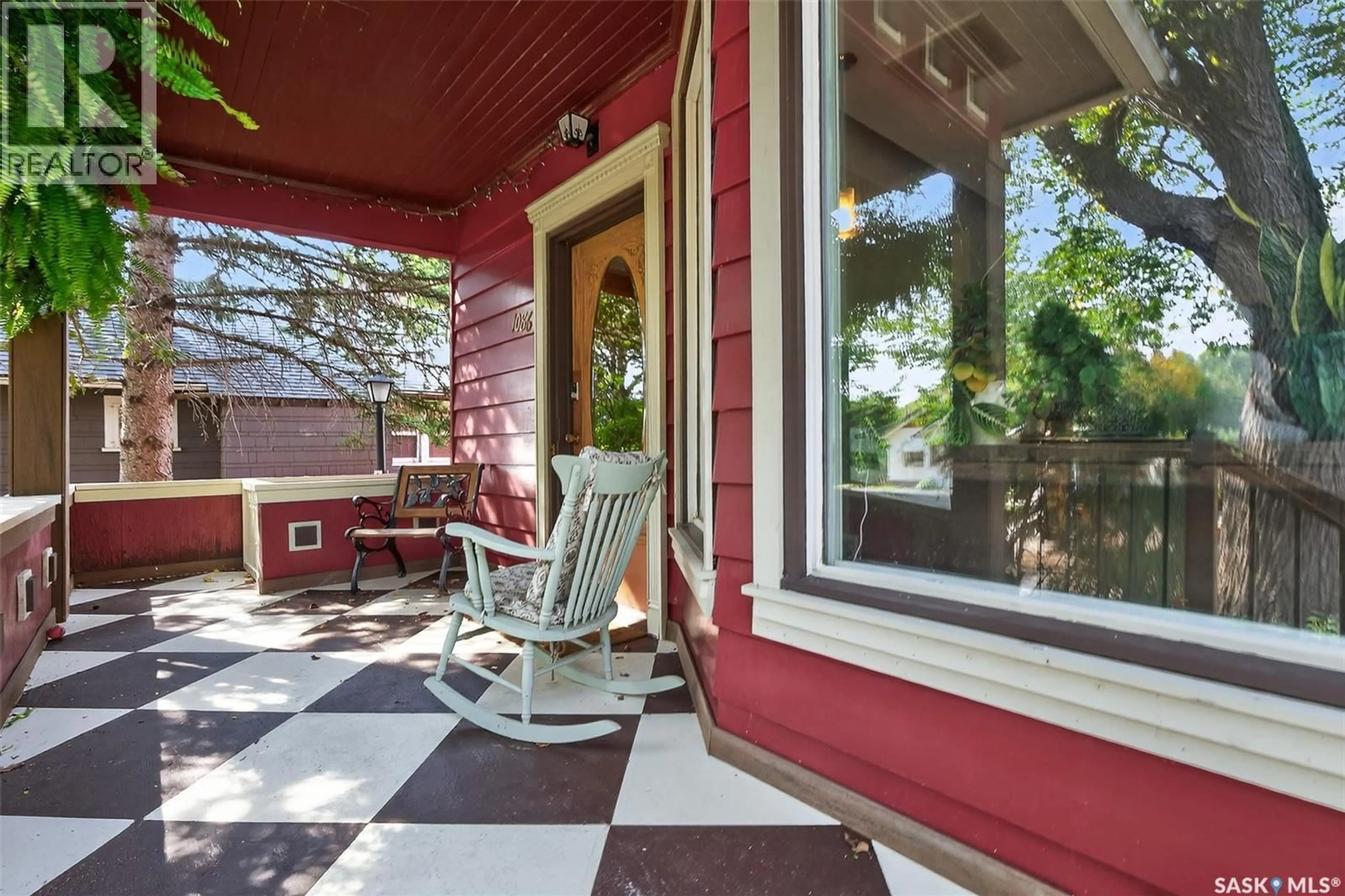 Patio, street for 1086 5TH AVENUE, Moose Jaw Saskatchewan S6H3Y4
