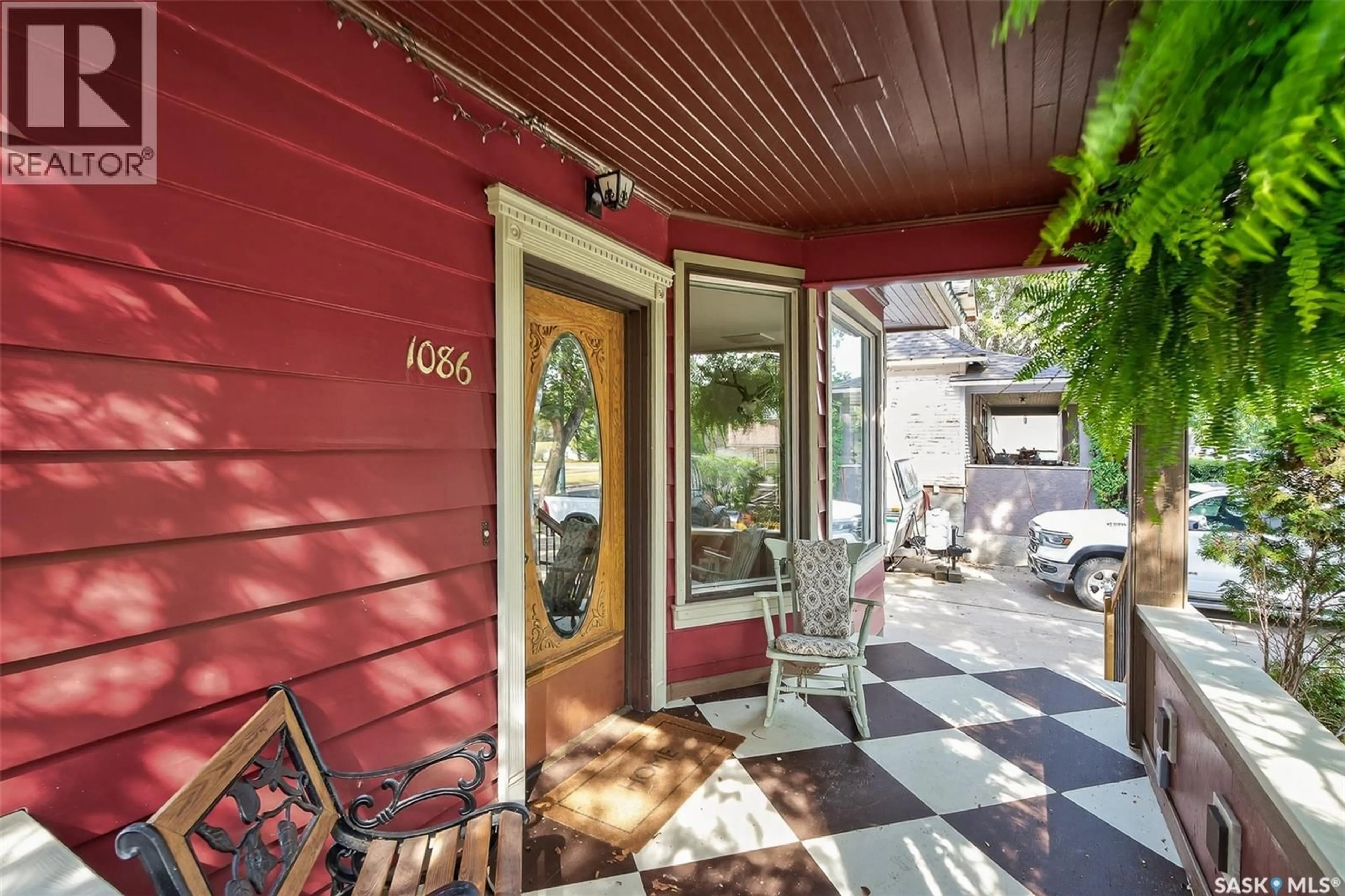 Patio, street for 1086 5TH AVENUE, Moose Jaw Saskatchewan S6H3Y4