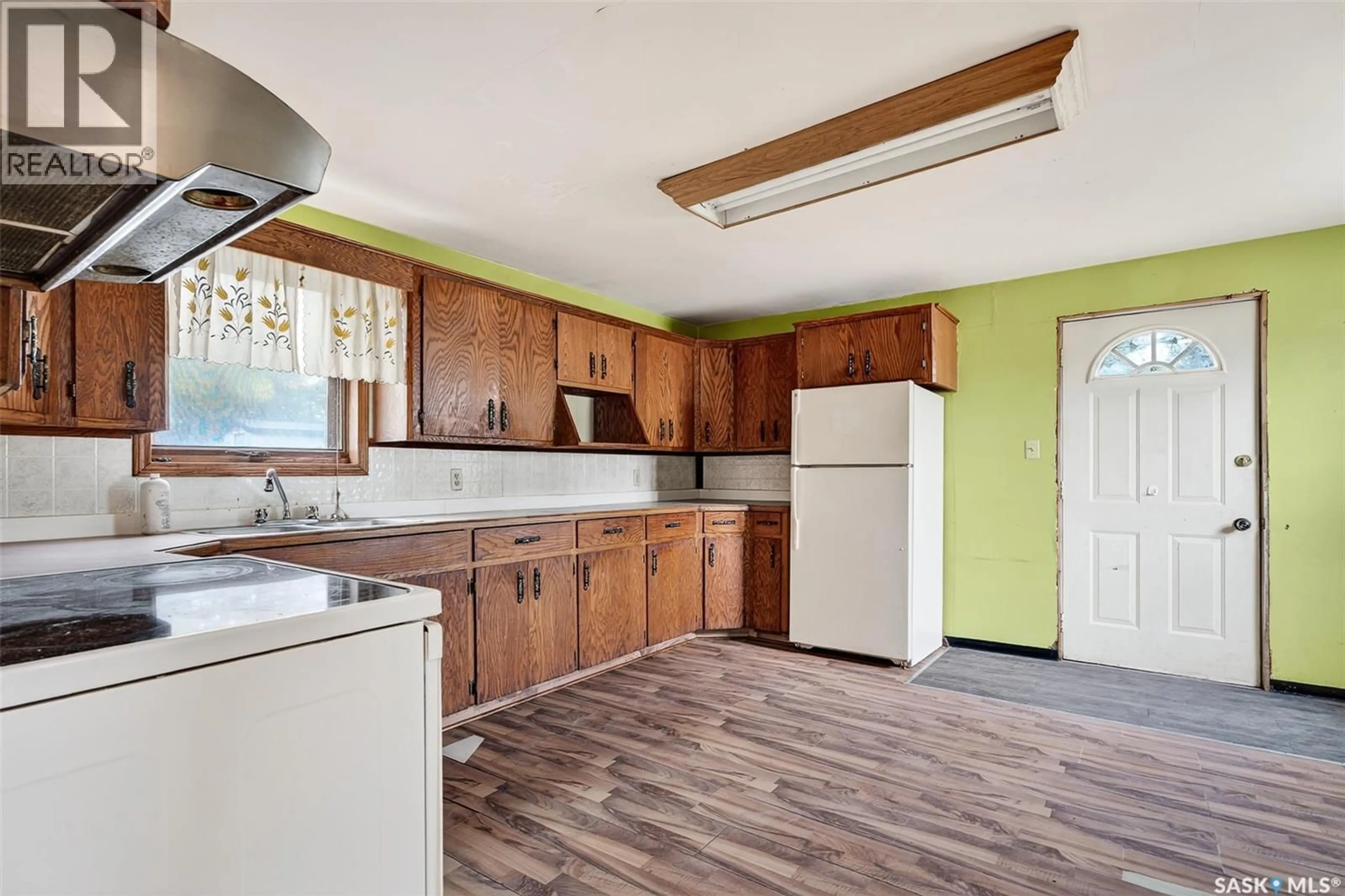 Standard kitchen, unknown for 1038 ATHABASCA STREET, Moose Jaw Saskatchewan S6H0N2