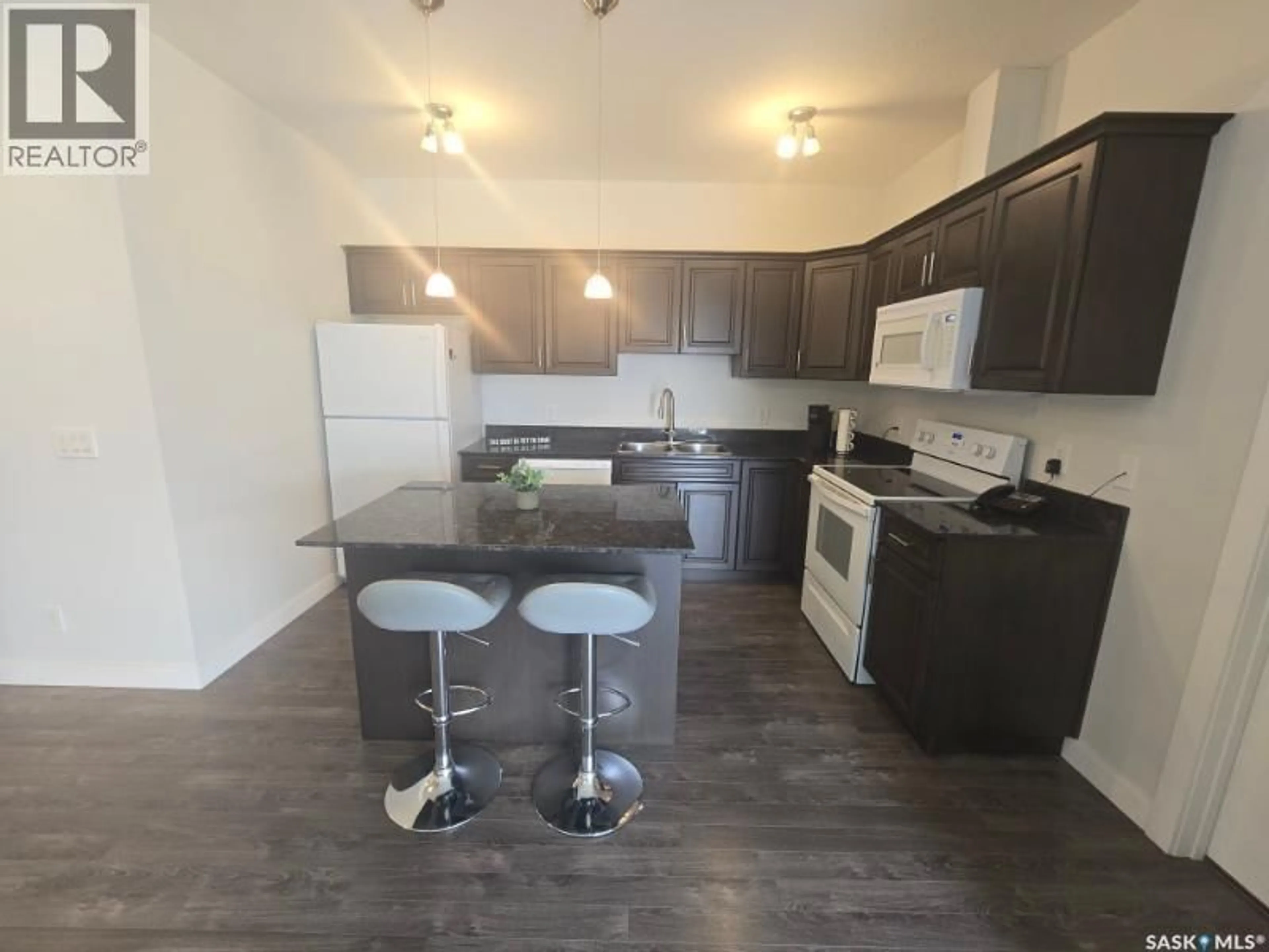 Standard kitchen, unknown for 310 714 HART ROAD, Saskatoon Saskatchewan S7M1L2