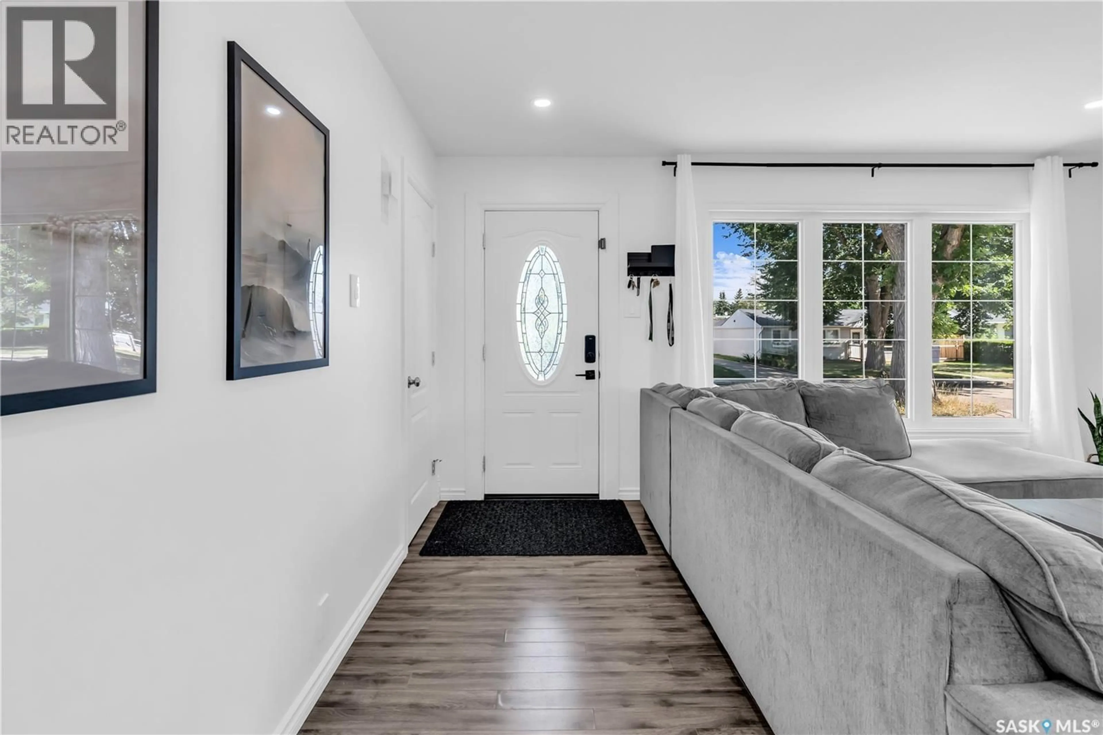Indoor entryway for 1035 HALL STREET, Moose Jaw Saskatchewan S6H2S5