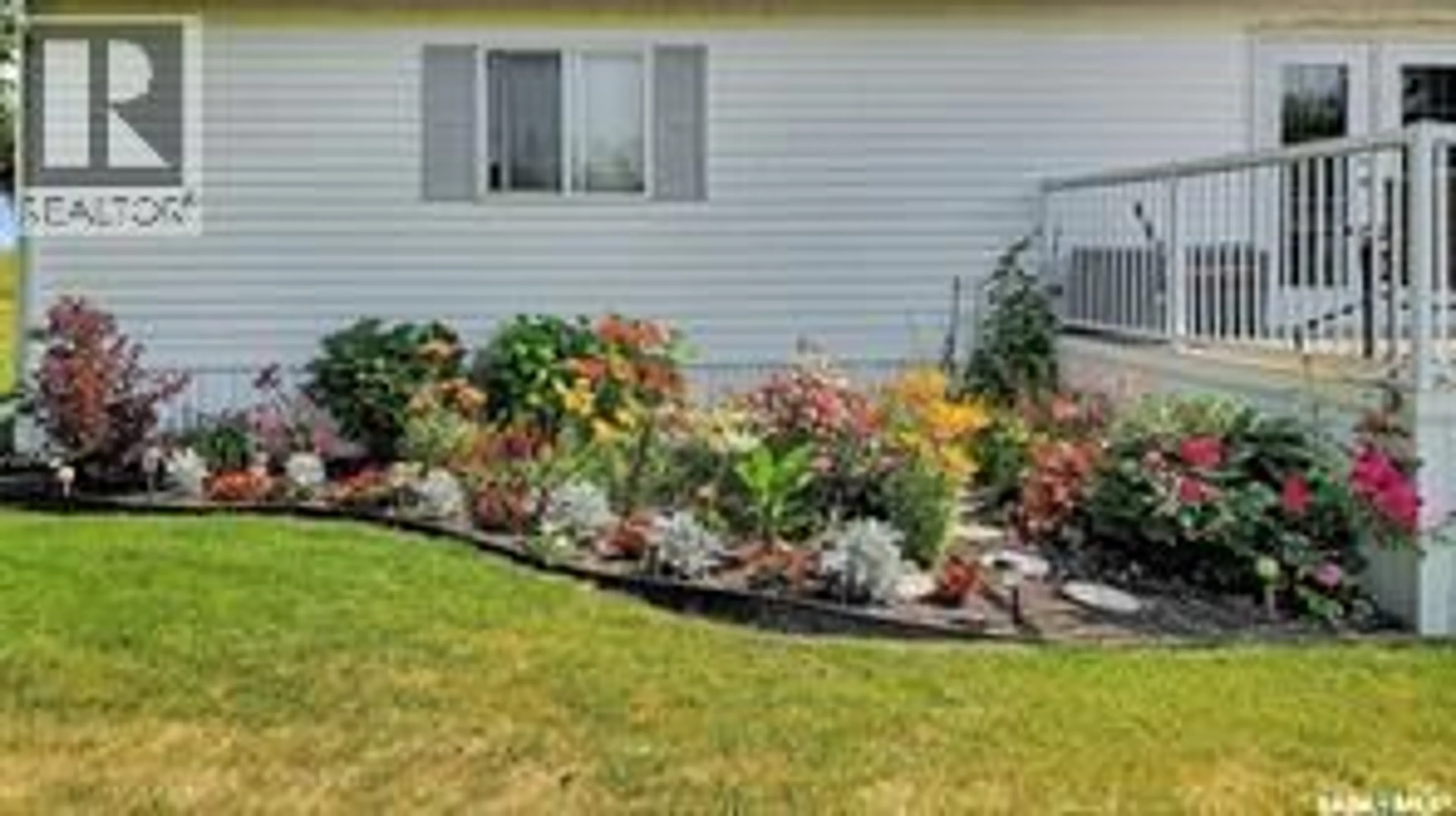 Patio, street for 800 3RD AVENUE, Spy Hill Saskatchewan S0A3W0