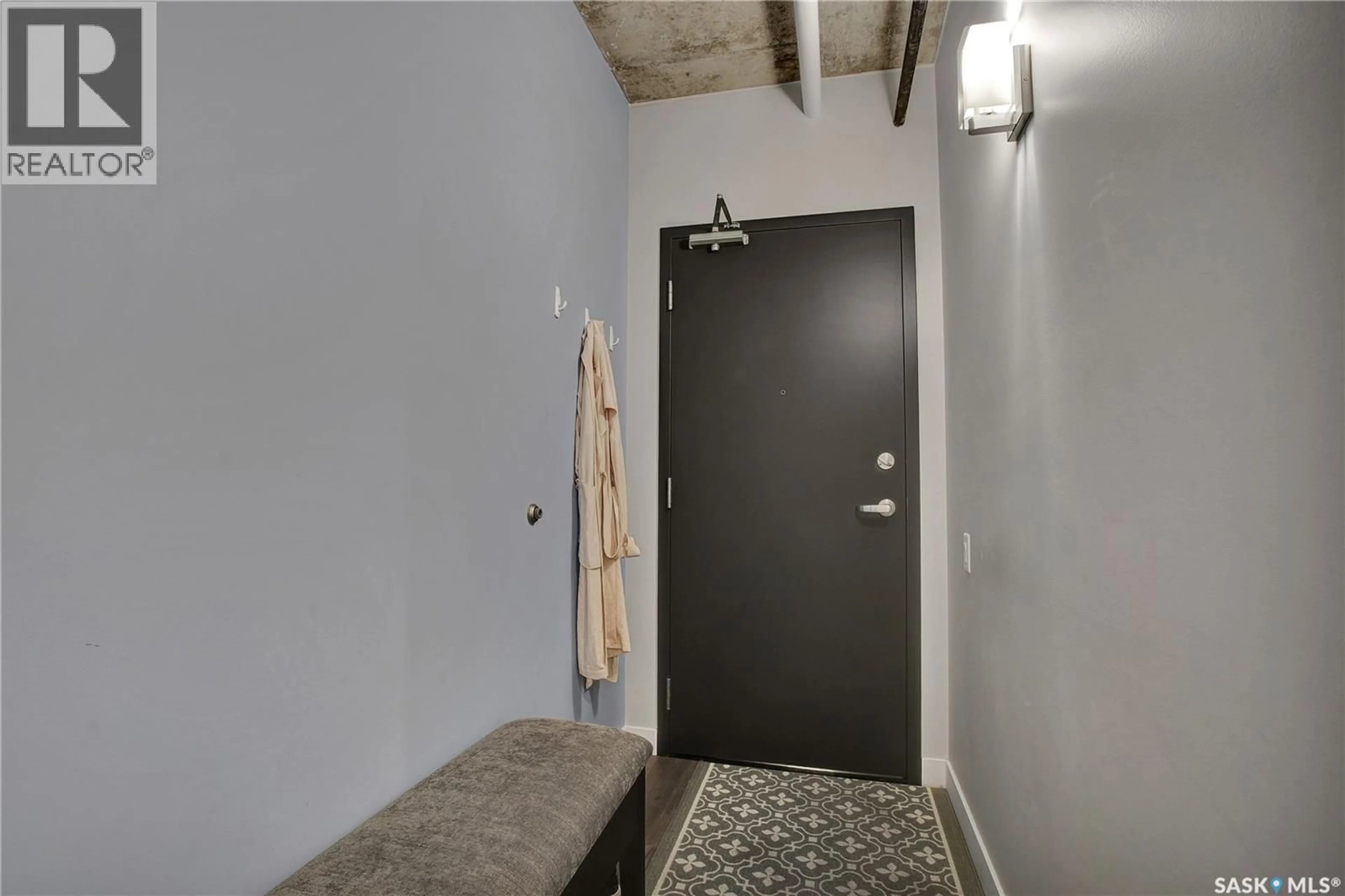 Indoor entryway for 490 - 1006 2ND AVENUE, Saskatoon Saskatchewan S7K4H5
