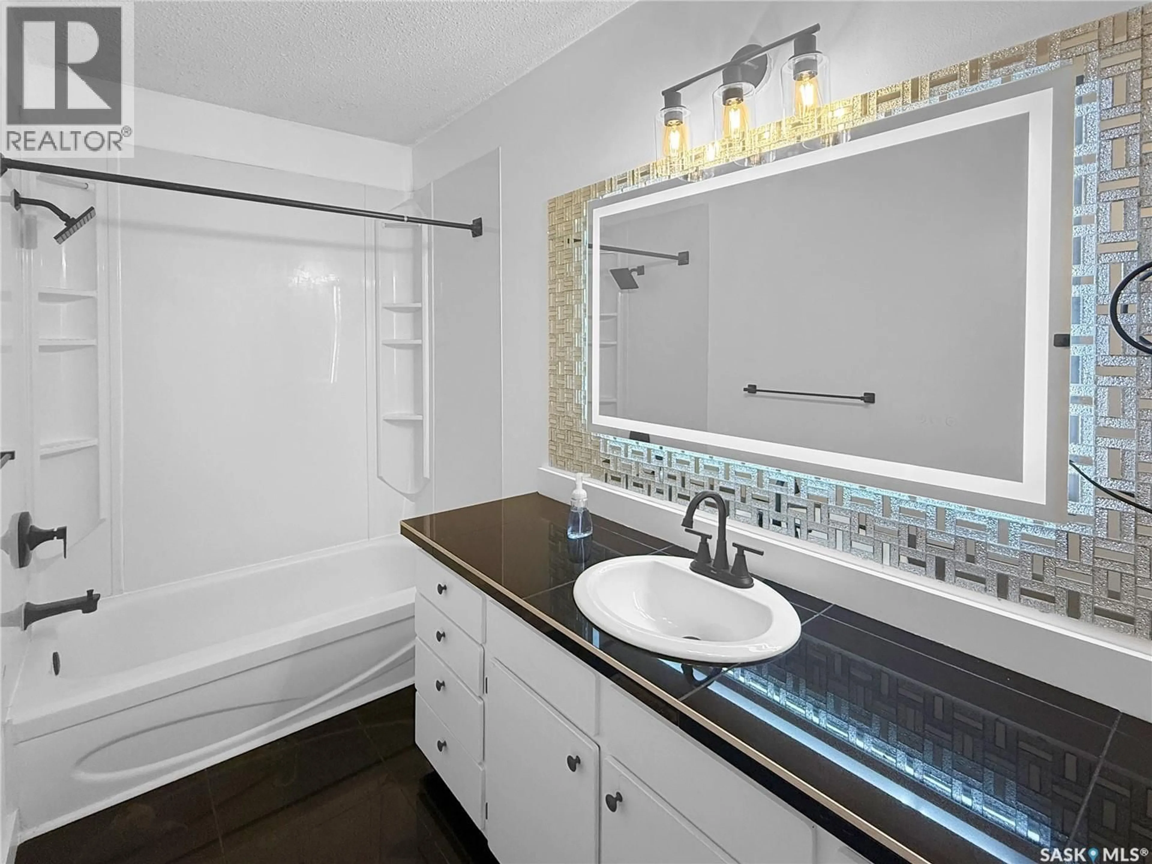 Standard bathroom, ceramic/tile floor for 231 29TH STREET, Battleford Saskatchewan S0M1X0