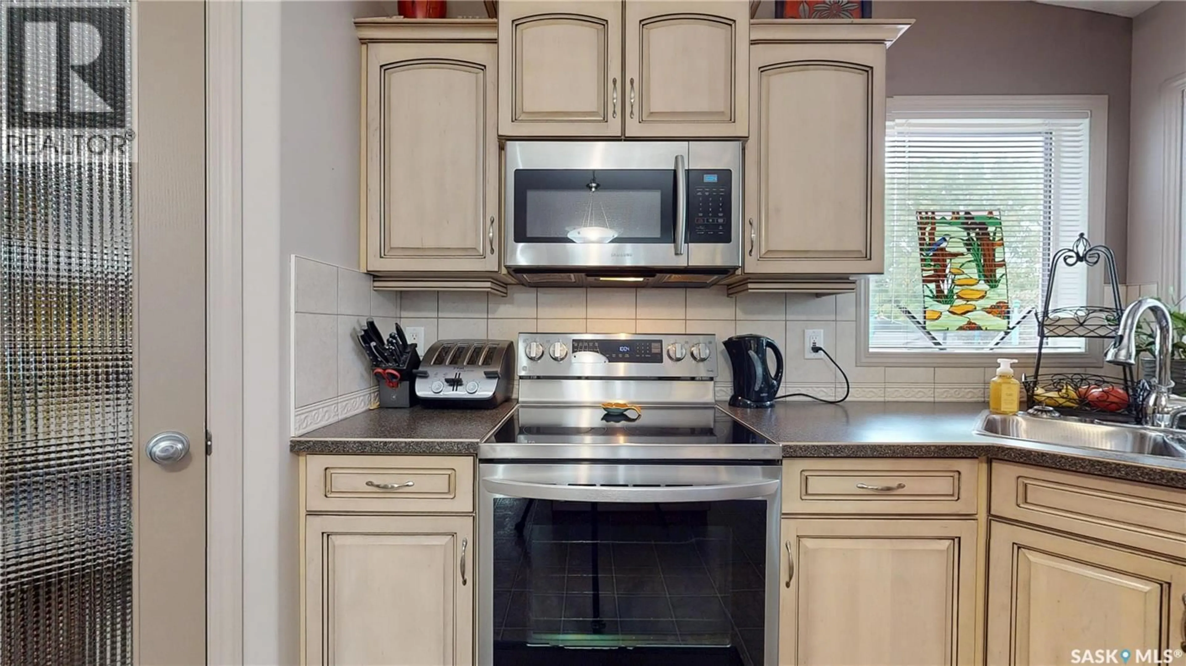 Standard kitchen, ceramic/tile floor for 3610 CUMBERLAND ROAD, Regina Saskatchewan S4V3C4