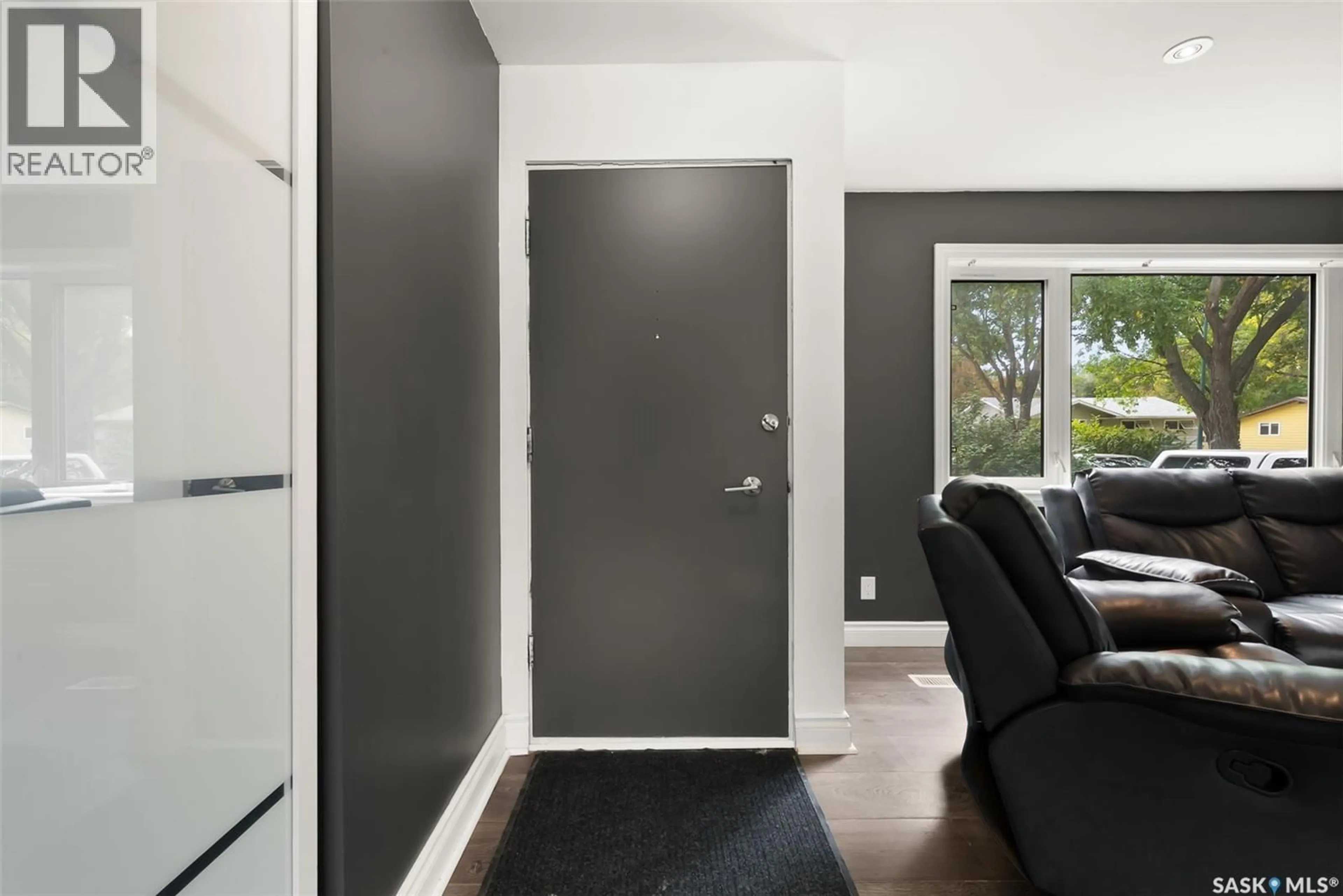 Indoor entryway for 36 COWBURN CRESCENT, Regina Saskatchewan S4S4T3