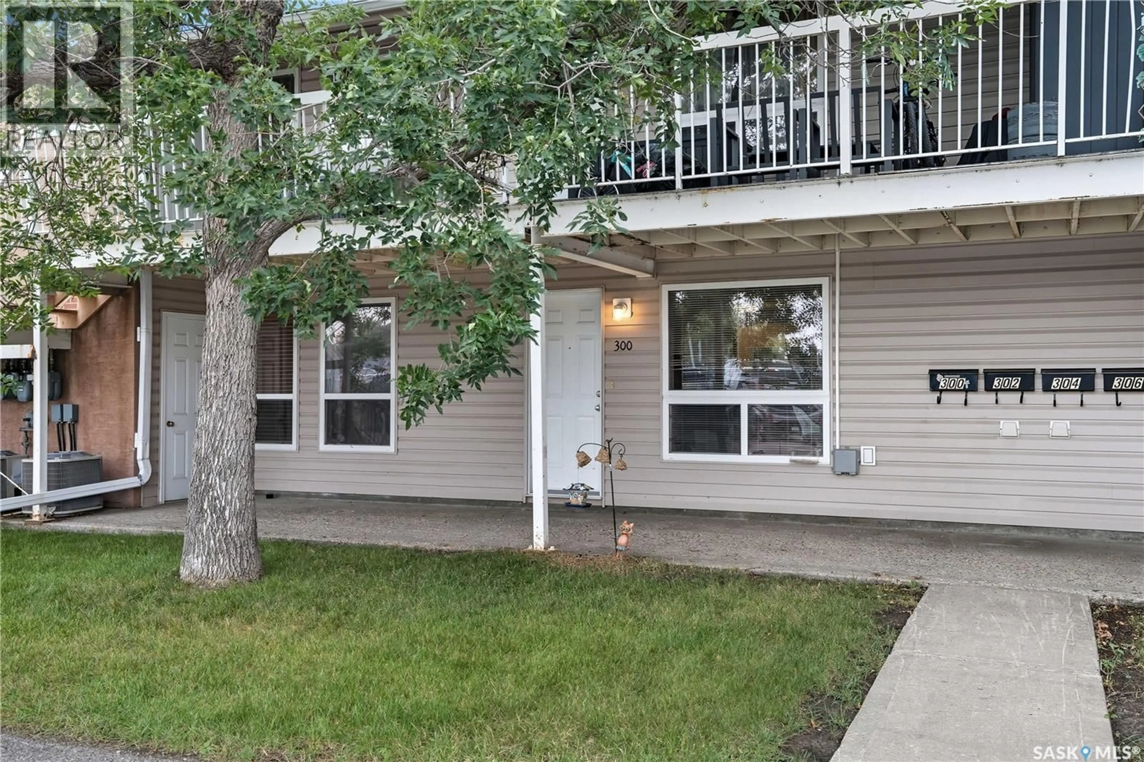 Patio, street for 300 160 GORE PLACE, Regina Saskatchewan S4T7S4