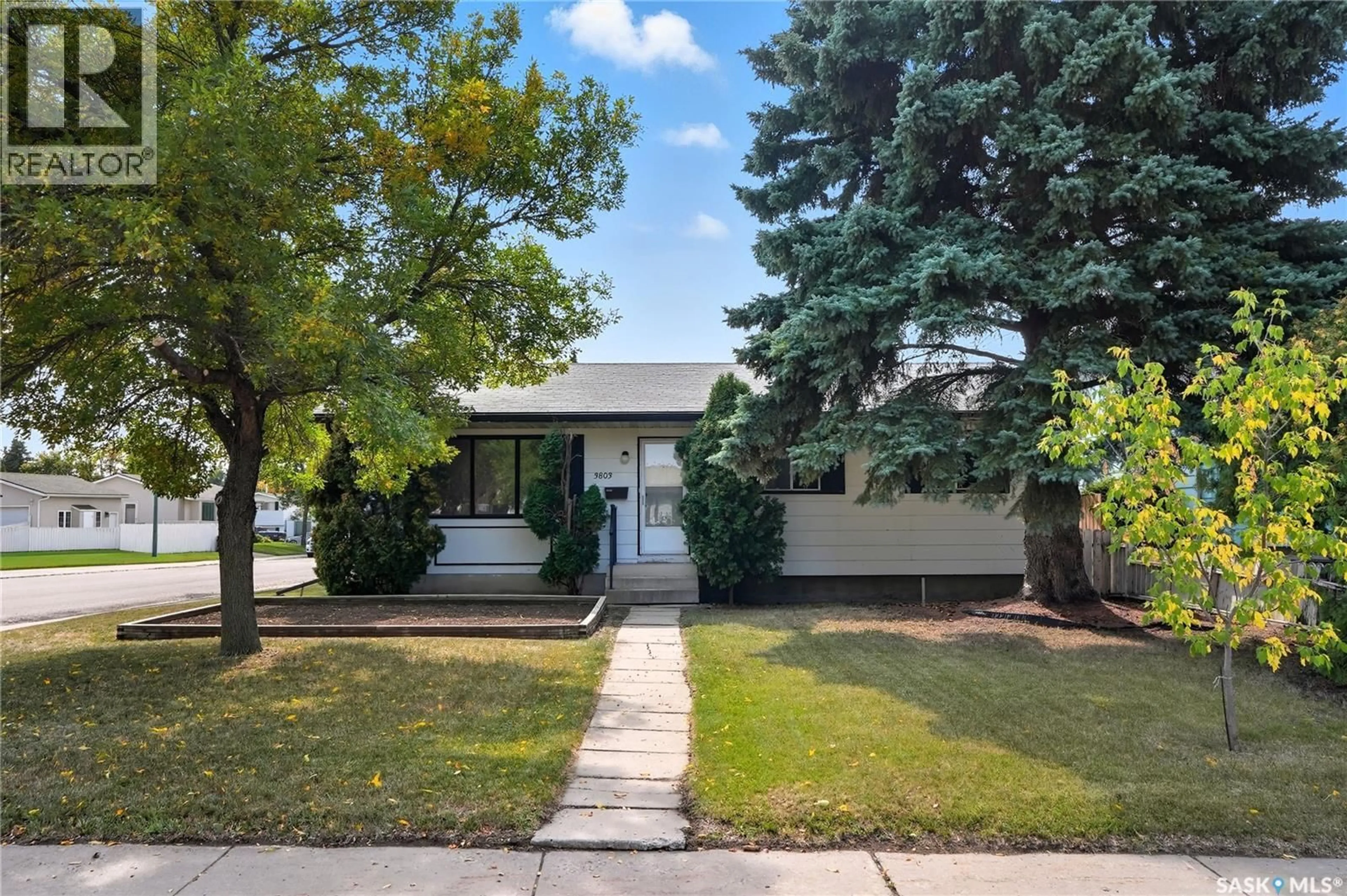 Home with vinyl exterior material, street for 3803 MIYO-WÂHKÔHTOWIN ROAD, Saskatoon Saskatchewan S7L5T1