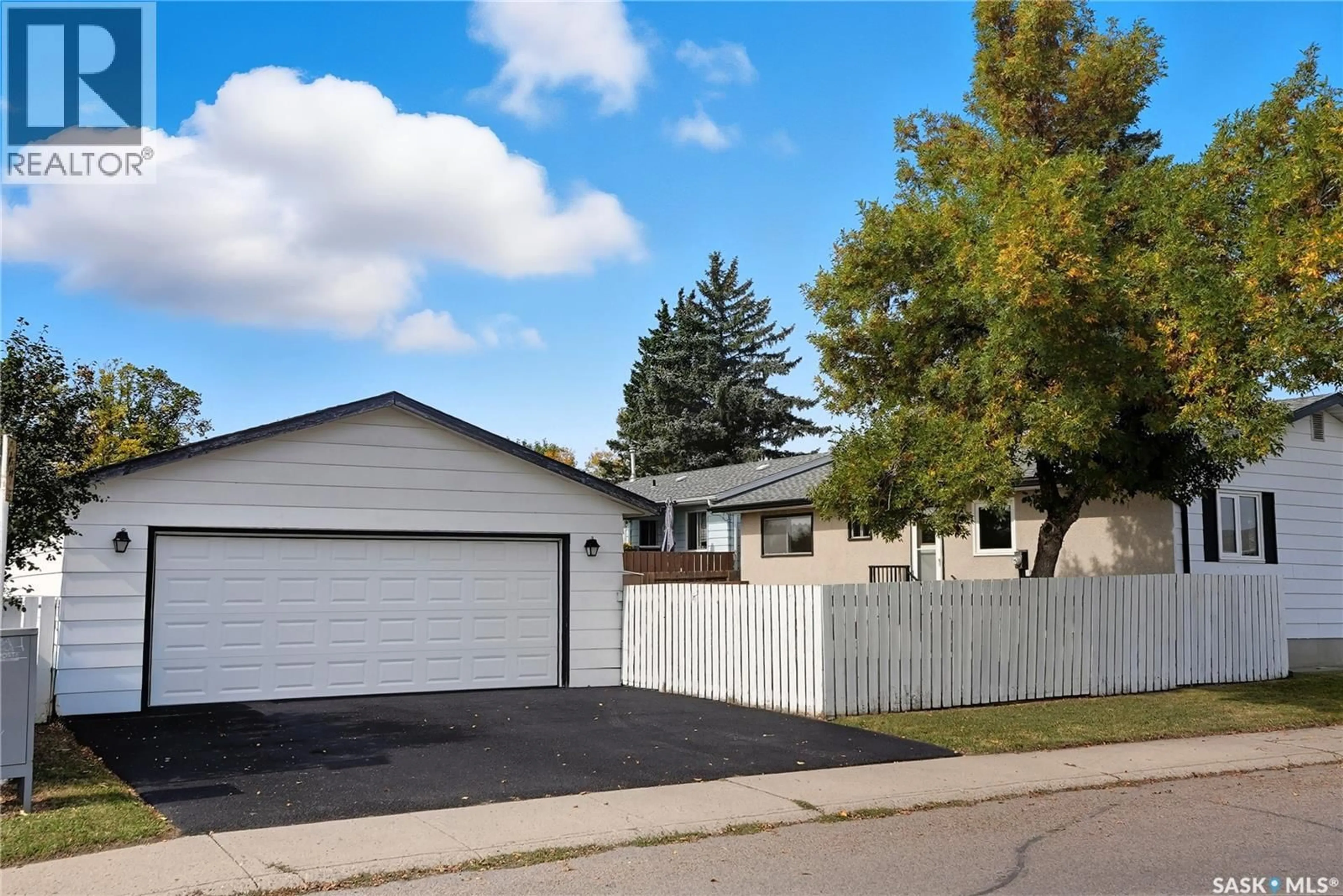 Home with vinyl exterior material, street for 3803 MIYO-WÂHKÔHTOWIN ROAD, Saskatoon Saskatchewan S7L5T1