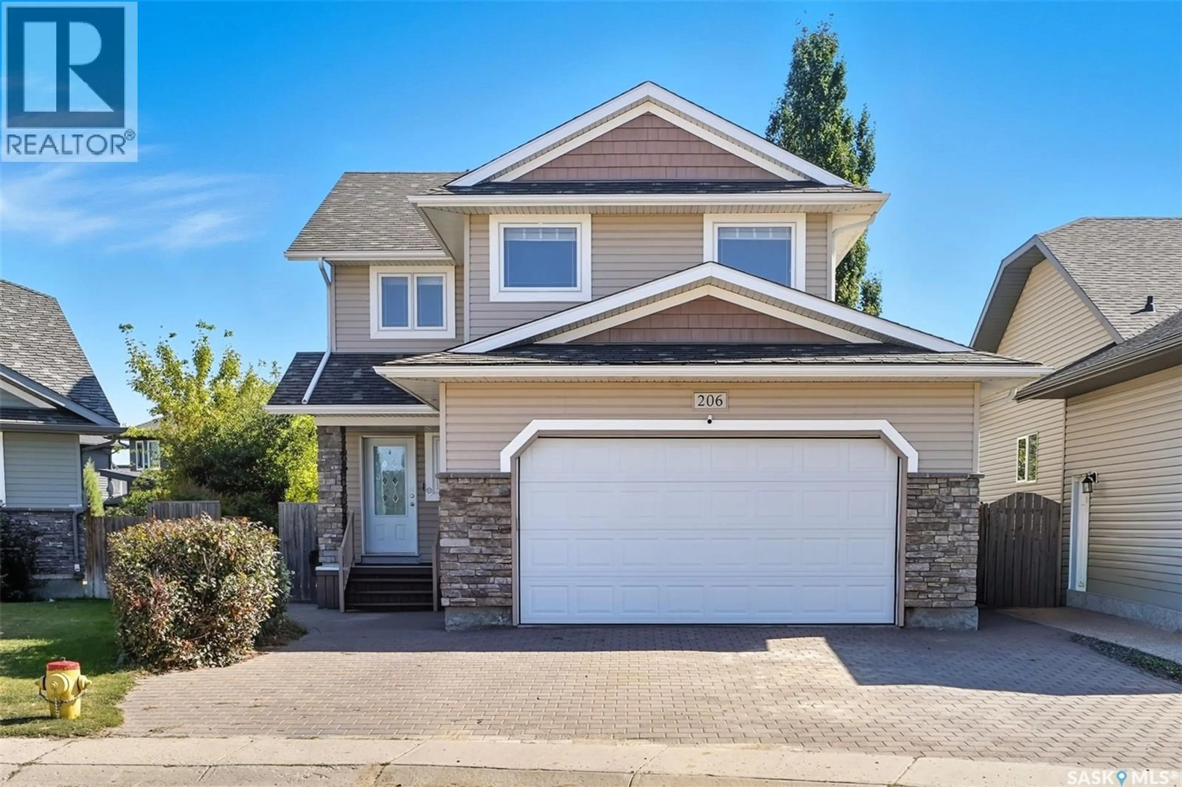 Home with vinyl exterior material, street for 206 MARTIN CRESCENT, Saskatoon Saskatchewan S7T0A7