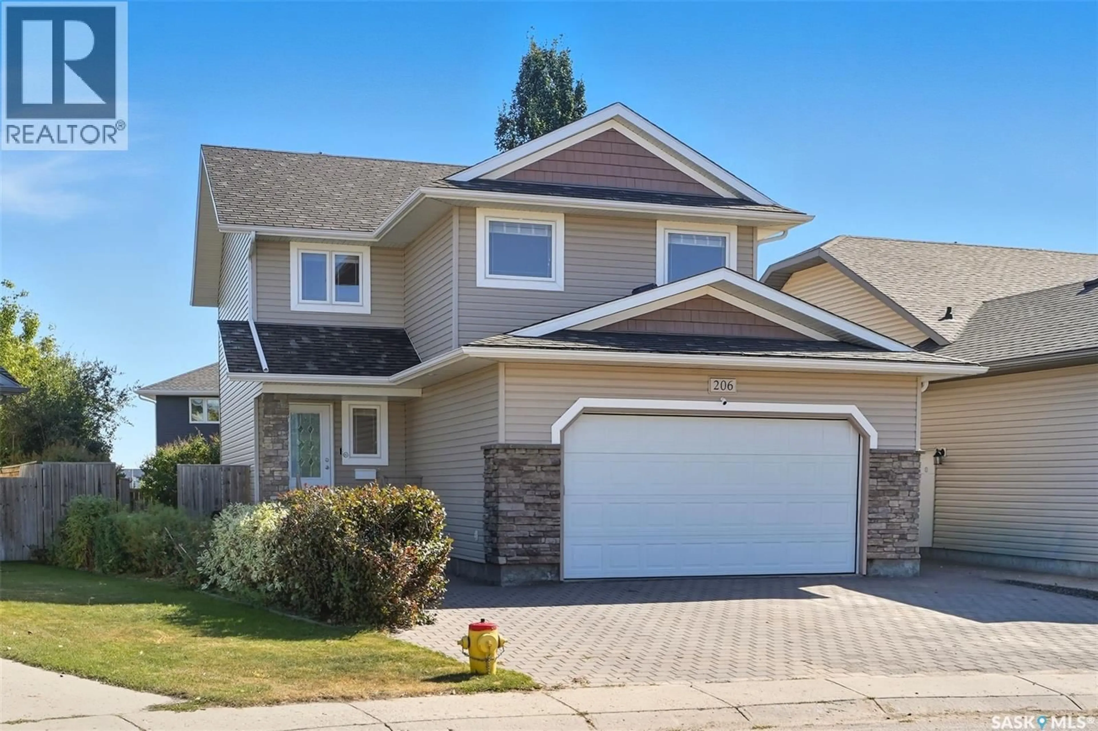 Home with vinyl exterior material, street for 206 MARTIN CRESCENT, Saskatoon Saskatchewan S7T0A7