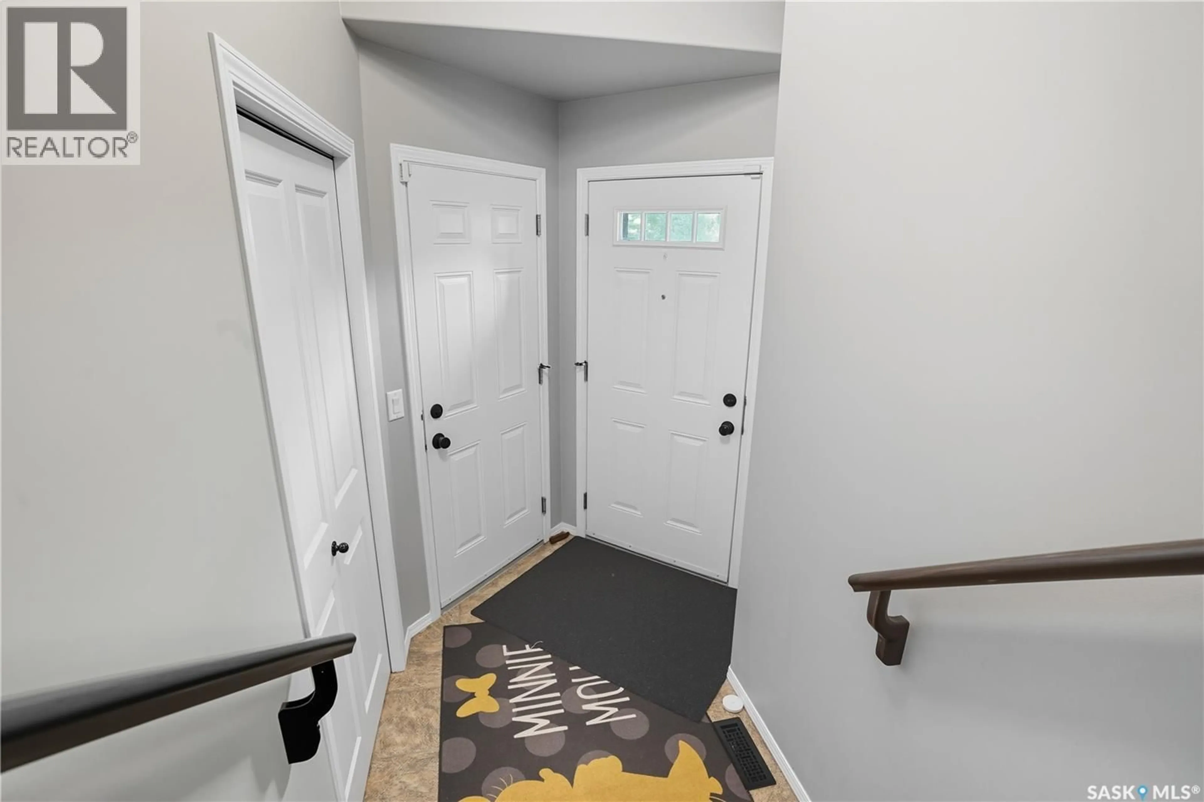 Indoor entryway for 311 LAYCOCK LANE, Saskatoon Saskatchewan S7T0K2