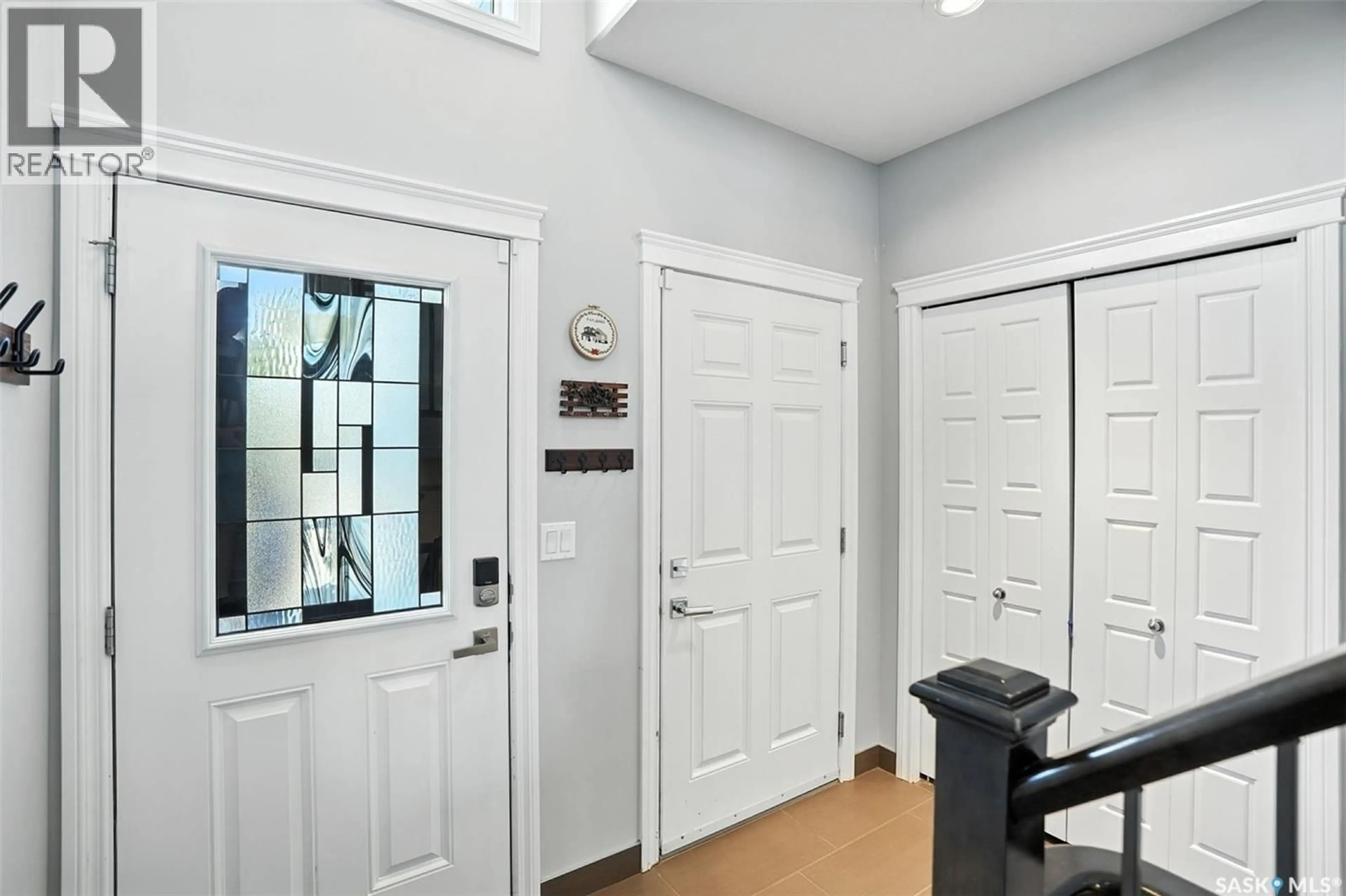 Indoor entryway for 919 HARGREAVES MANOR, Saskatoon Saskatchewan S7R0K5