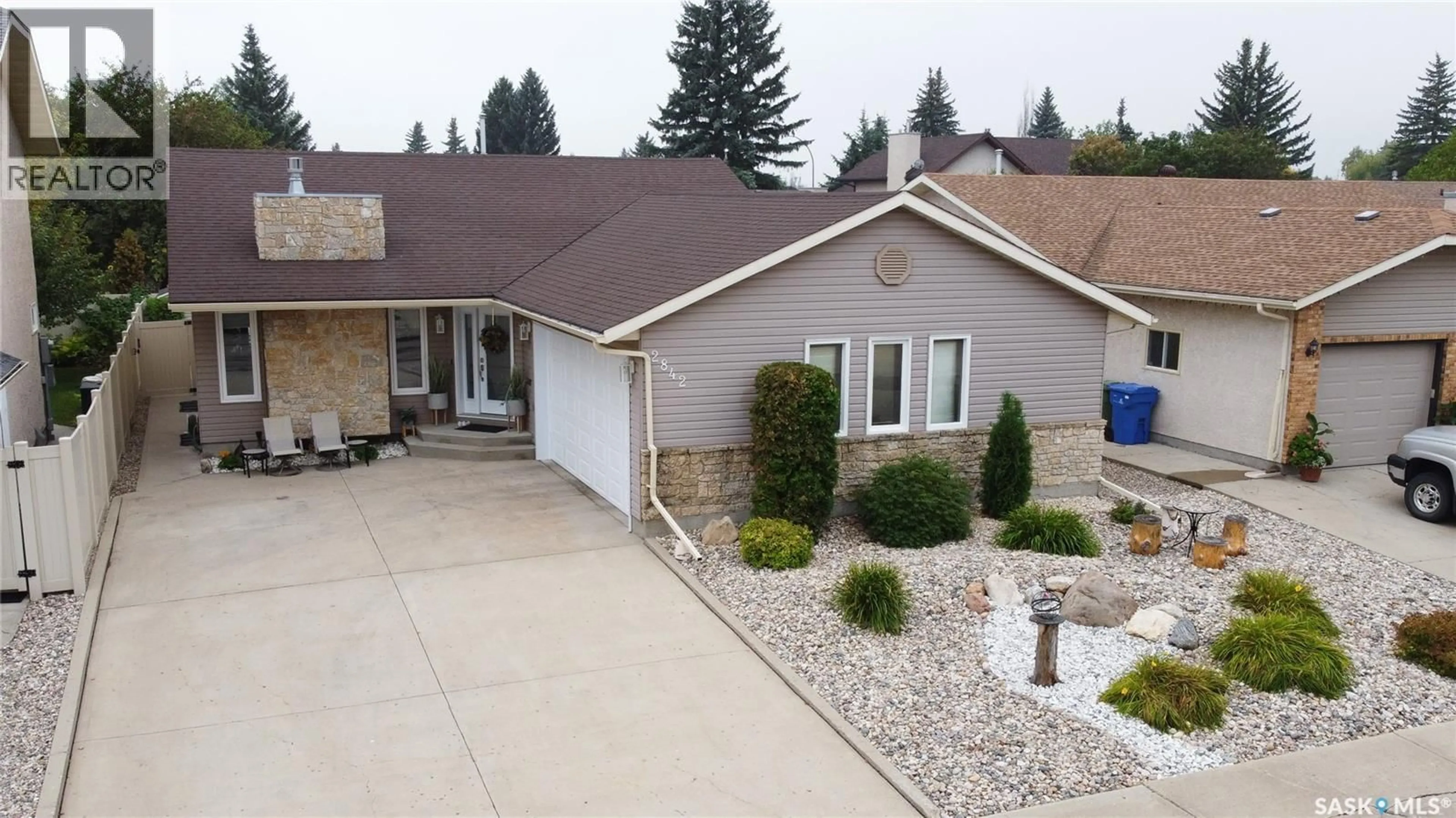 Home with vinyl exterior material, street for 2842 AUDETTE BAY E, Regina Saskatchewan S4V1X1