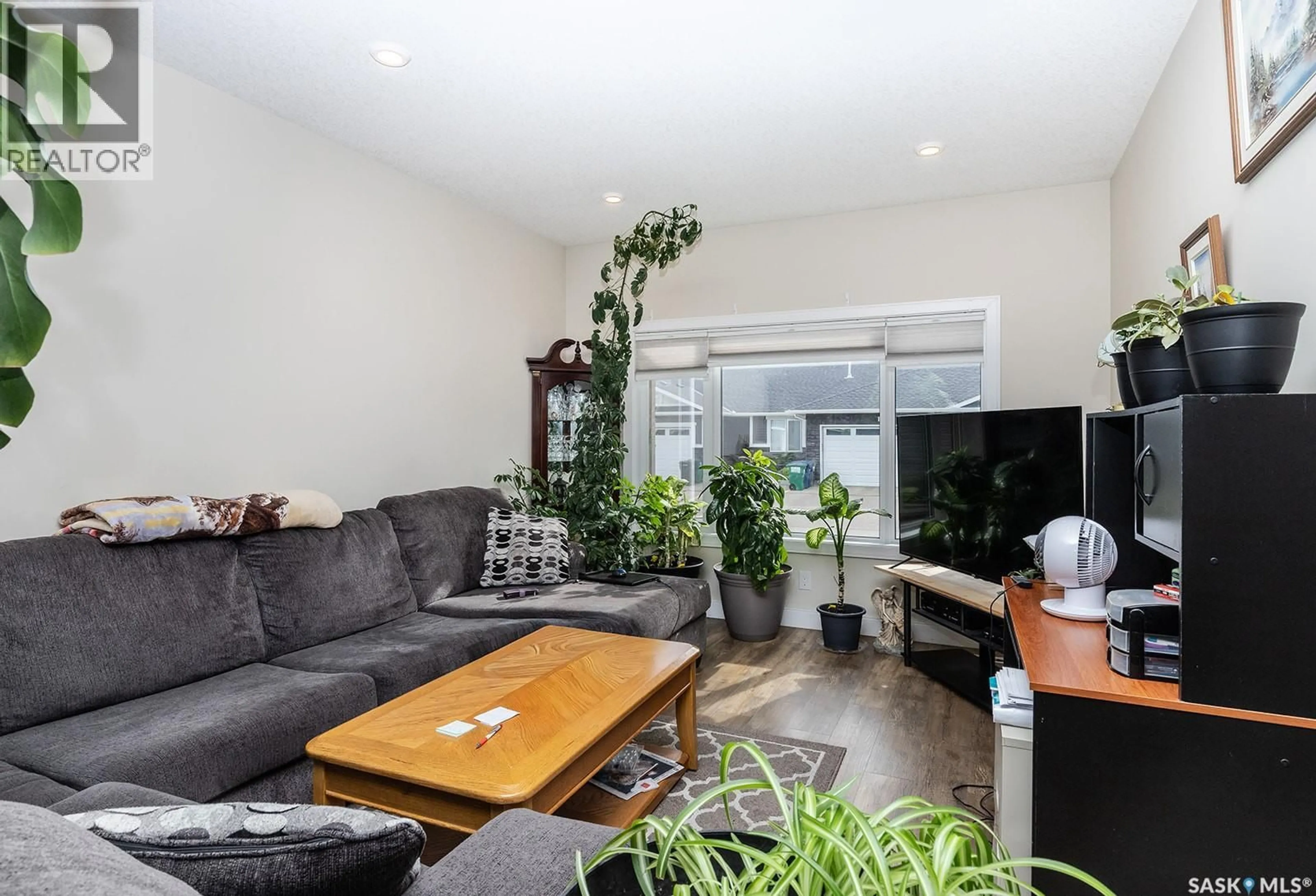 Living room with furniture, unknown for 2 - 3214 11TH STREET, Saskatoon Saskatchewan S7M5G3