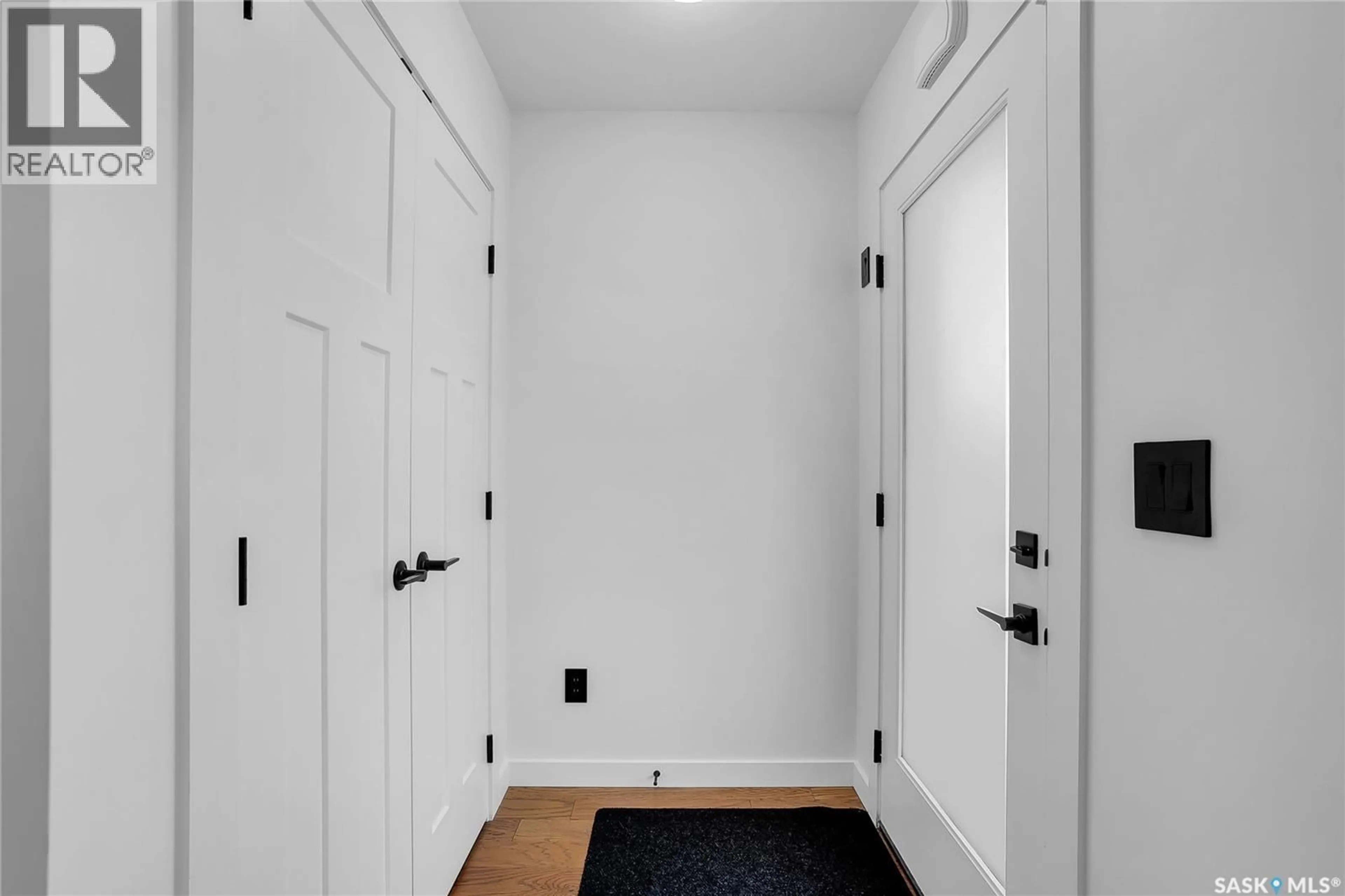 Indoor entryway for 656 FEHEREGYHAZI BOULEVARD, Saskatoon Saskatchewan S7W1C4
