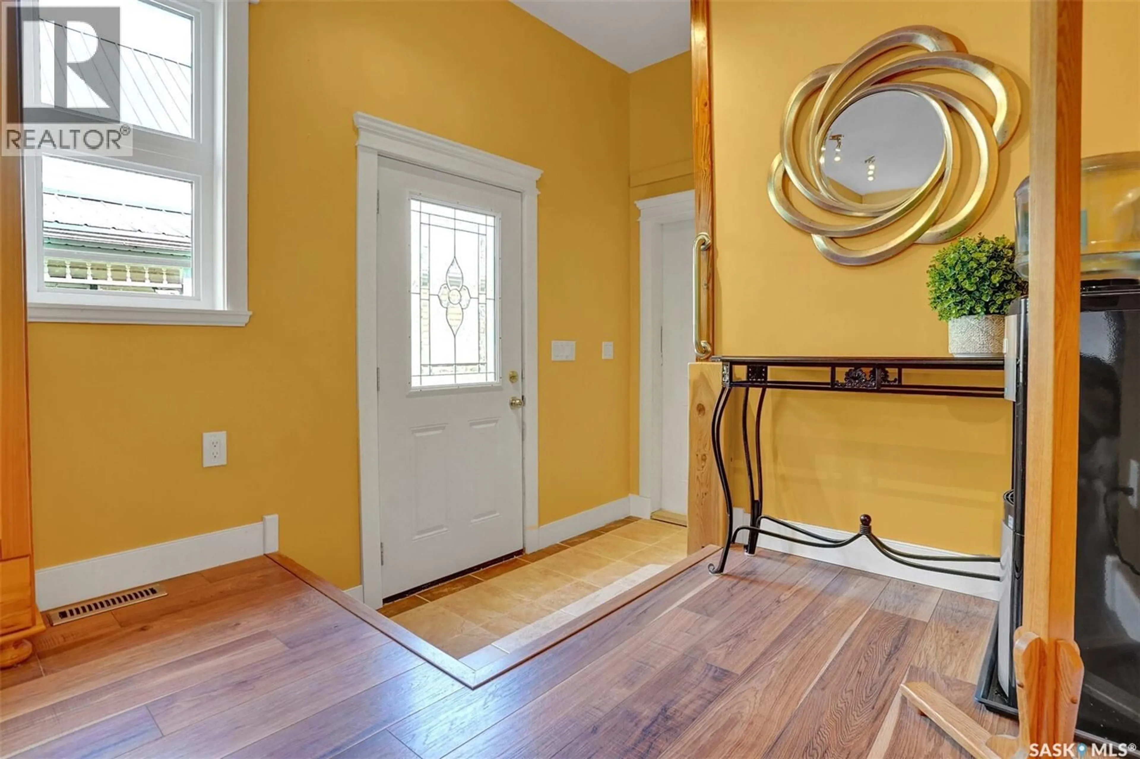 Indoor entryway for 730 JAMES STREET, Lumsden Saskatchewan S0G3C0