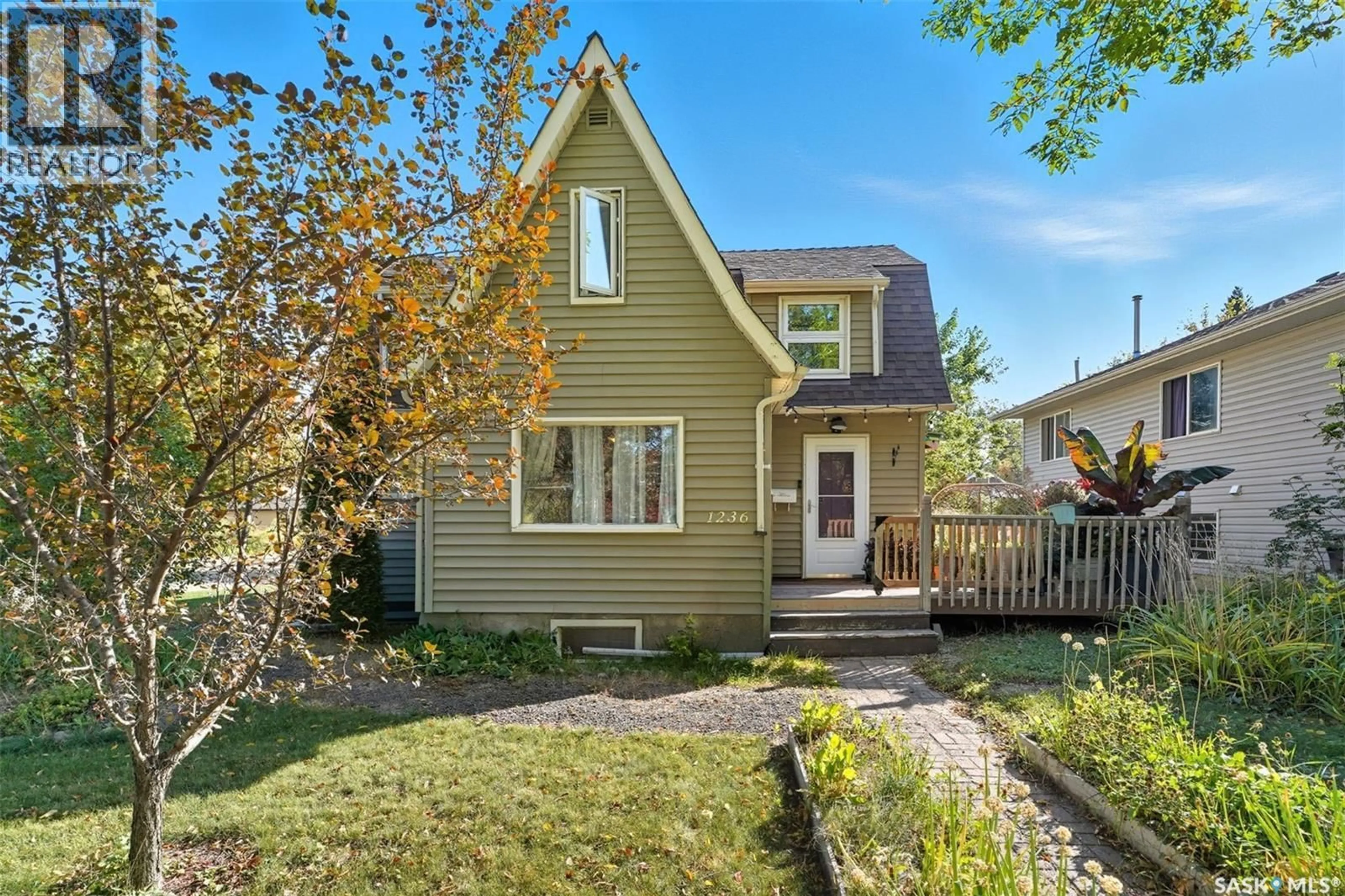 Home with vinyl exterior material, street for 1236 H AVENUE, Saskatoon Saskatchewan S7L2E2