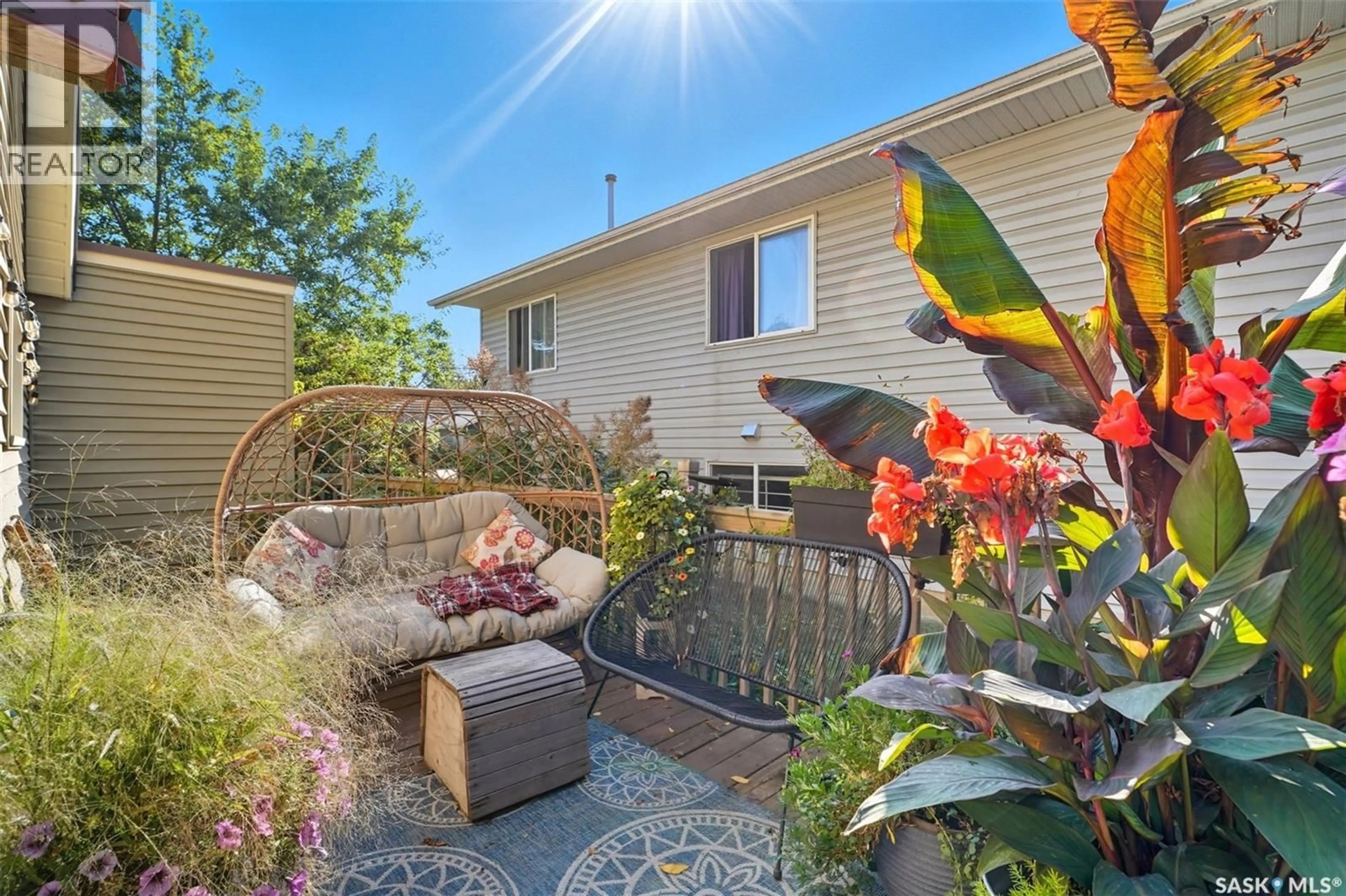 Patio, street for 1236 H AVENUE, Saskatoon Saskatchewan S7L2E2