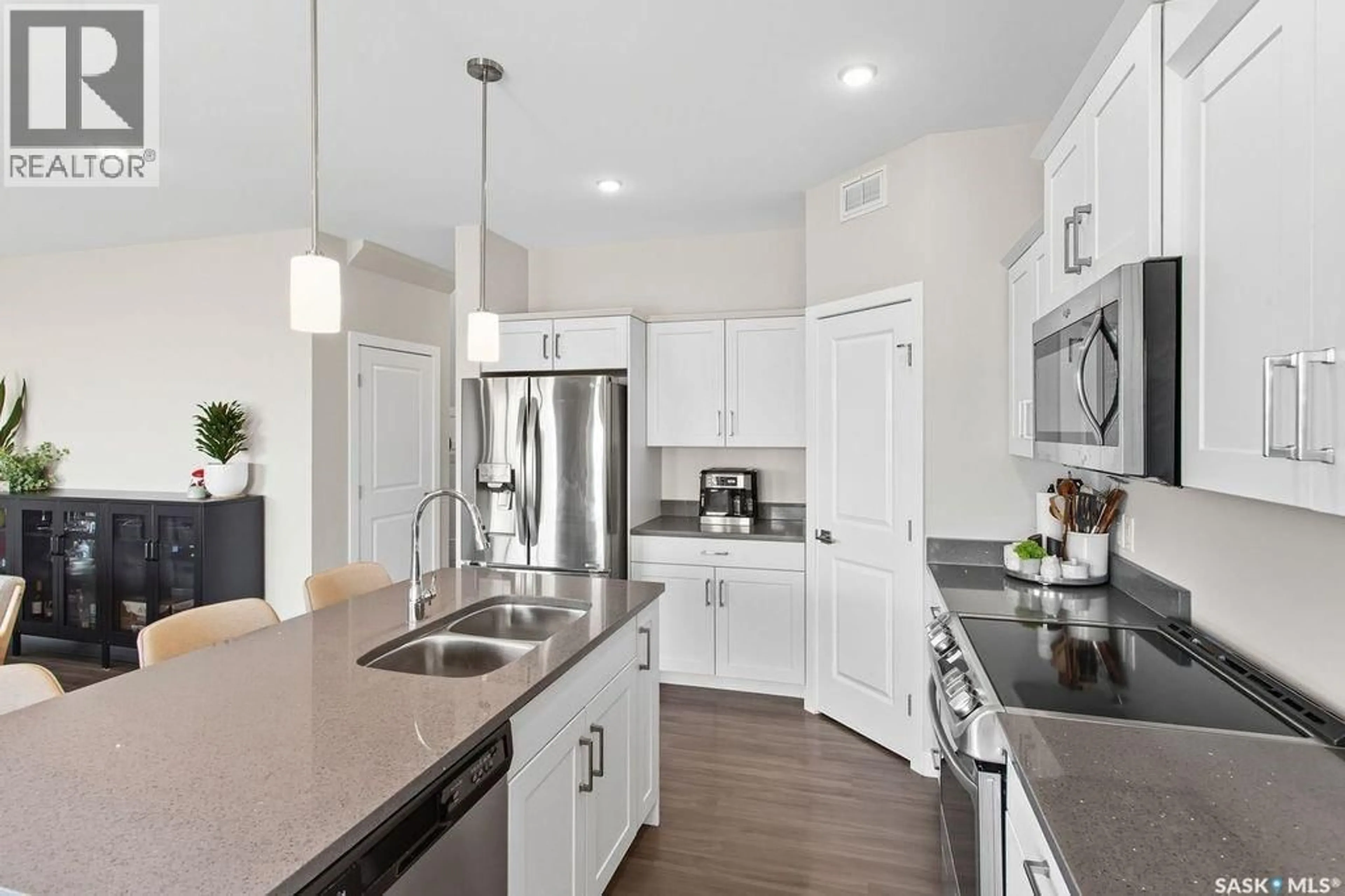 Open concept kitchen, unknown for 1118 KOLYNCHUK LINK, Saskatoon Saskatchewan S7T0V7