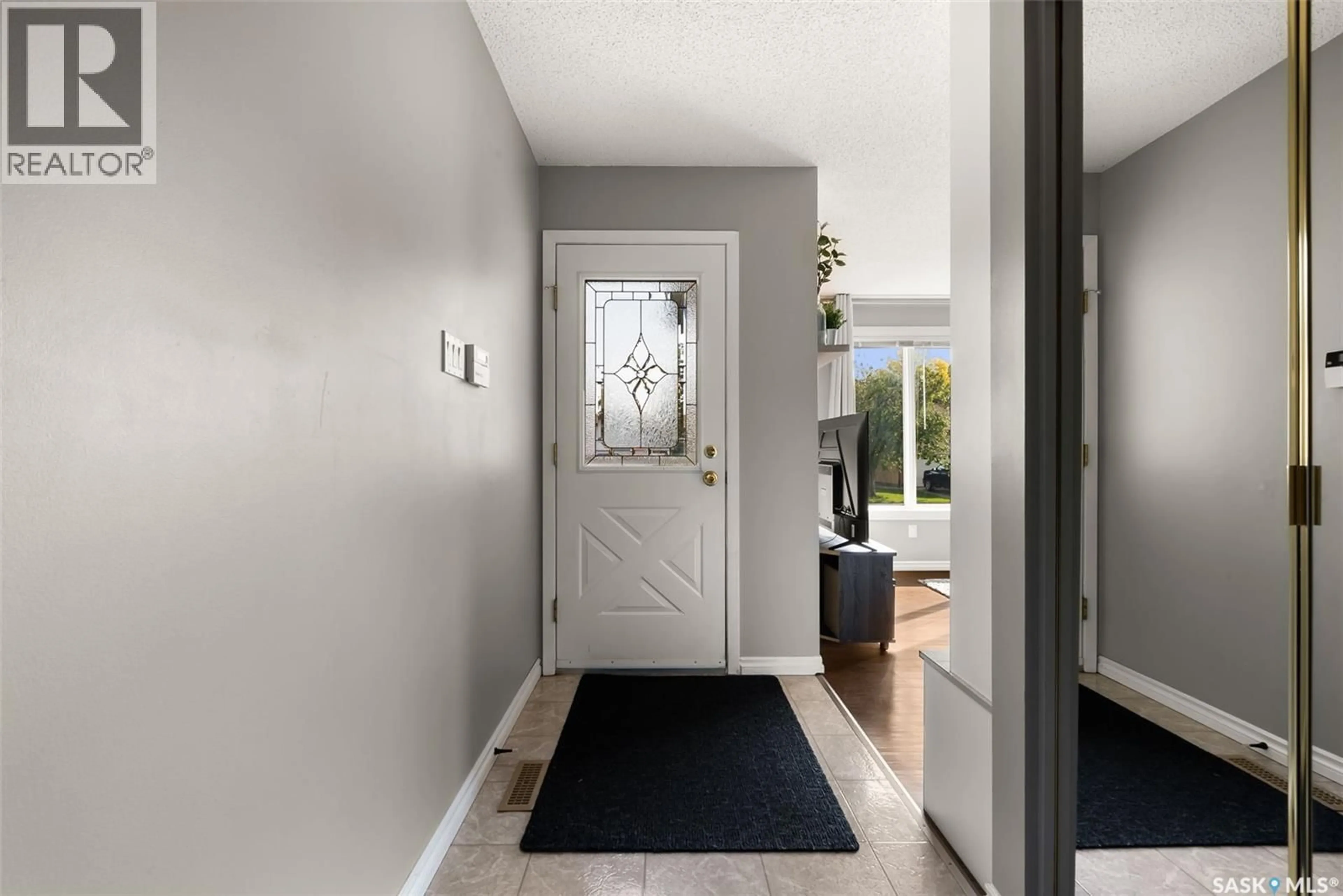 Indoor entryway for 5983 STEELE CRESCENT, Regina Saskatchewan S4X4B1