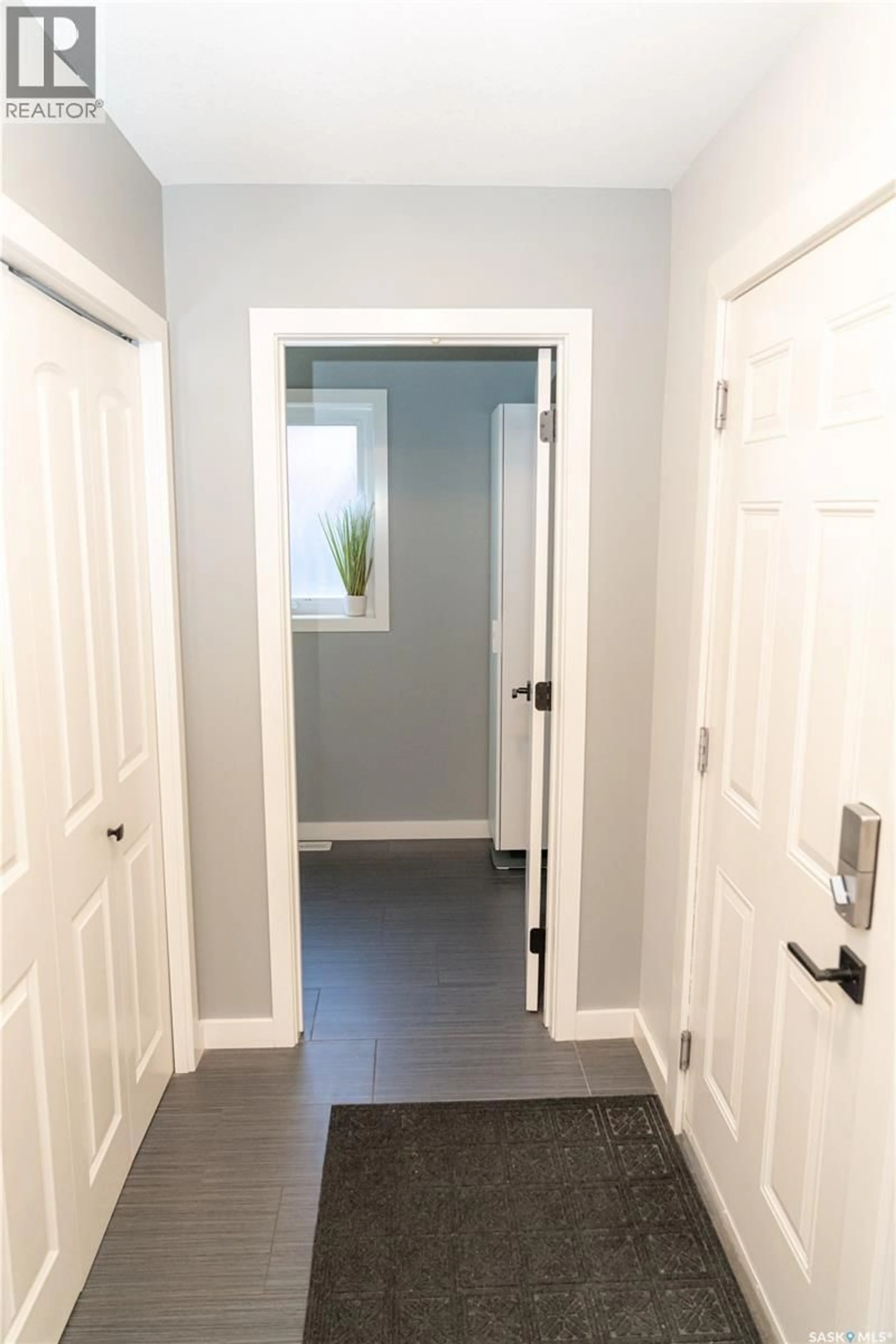 Indoor entryway for 807 LYND CRESCENT, Saskatoon Saskatchewan S7T0C5