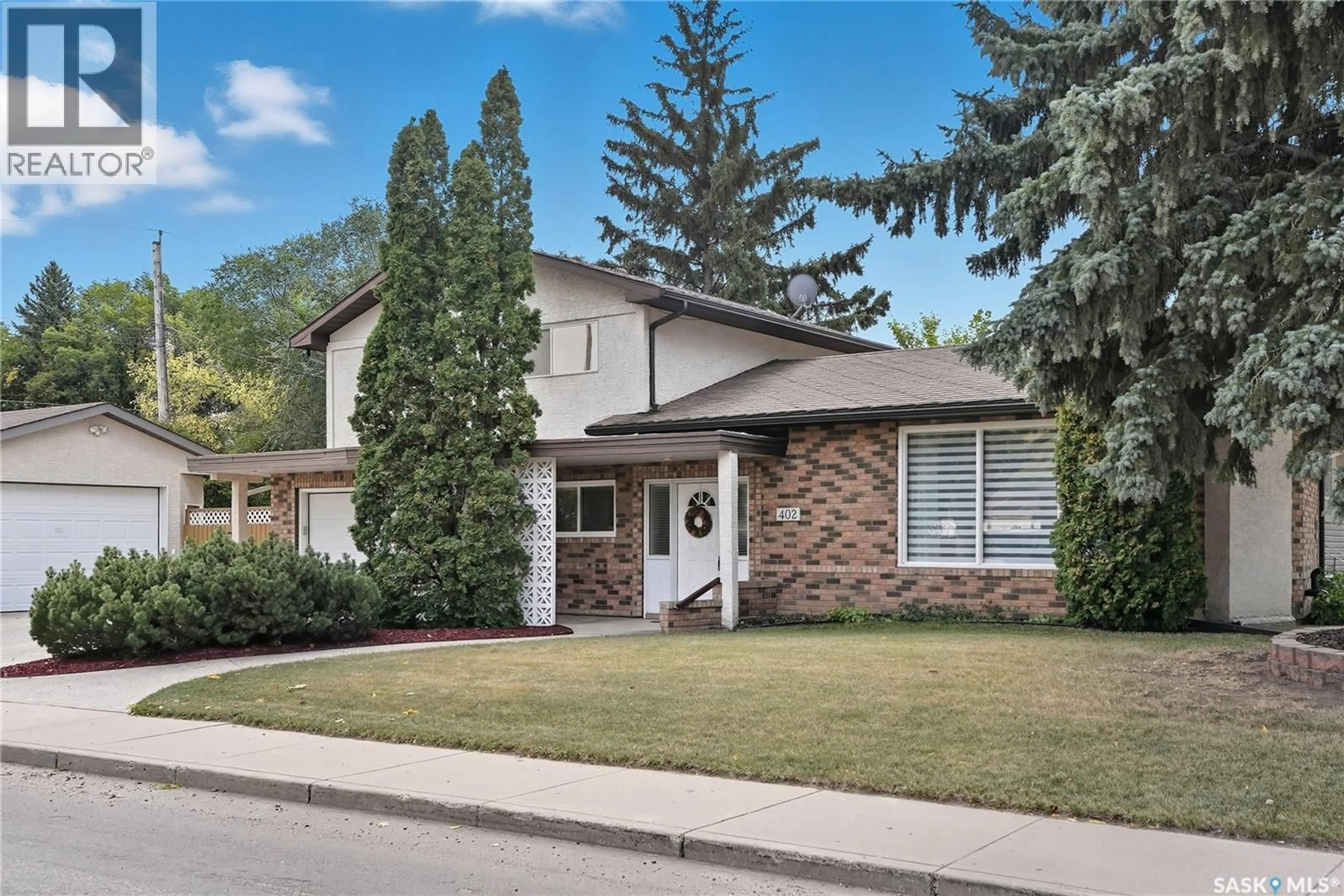 Home with vinyl exterior material, street for 402 WITNEY AVENUE, Saskatoon Saskatchewan S7L3M7