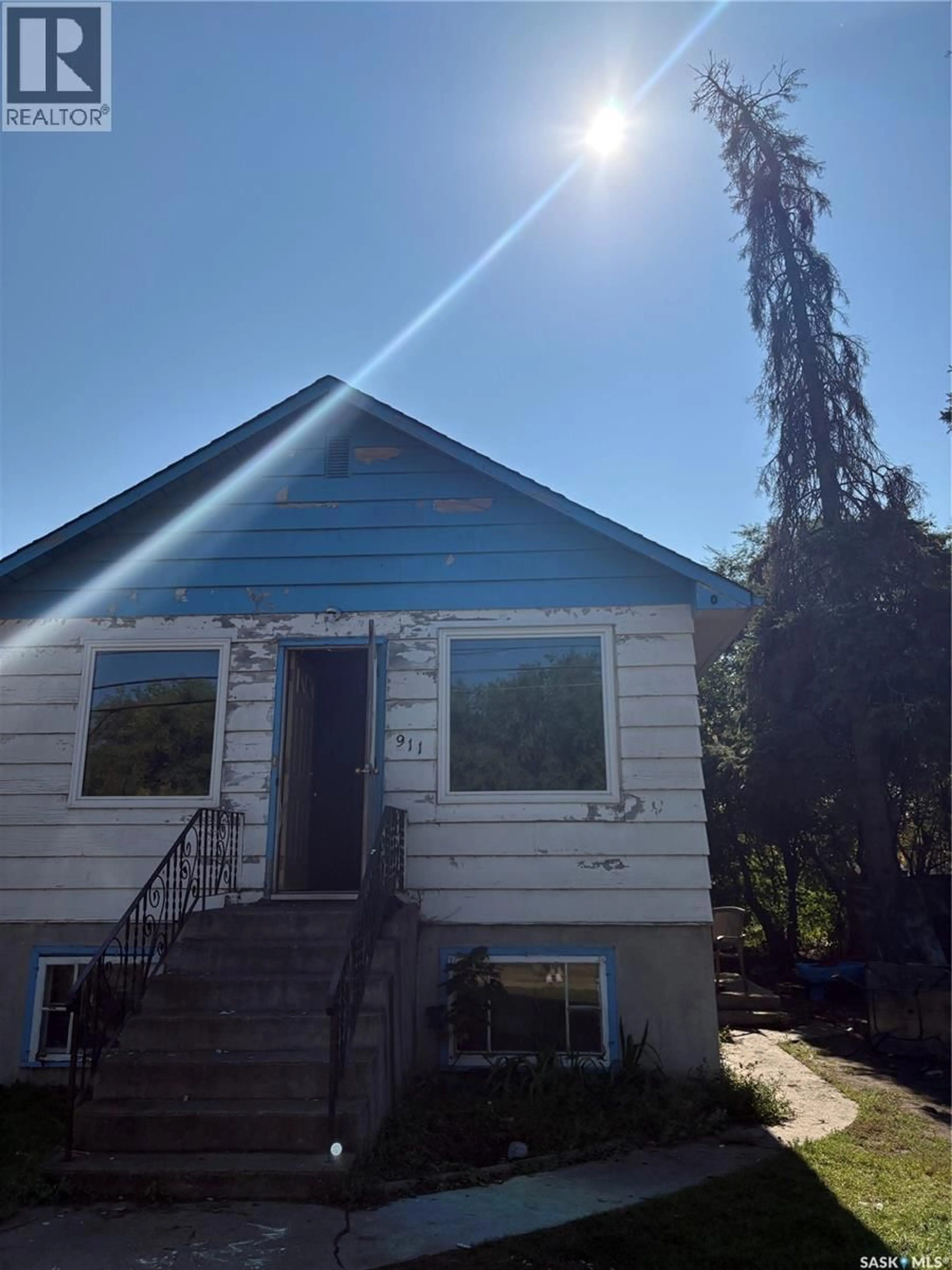 Home with vinyl exterior material, street for 911 23RD STREET, Saskatoon Saskatchewan S7L0A5