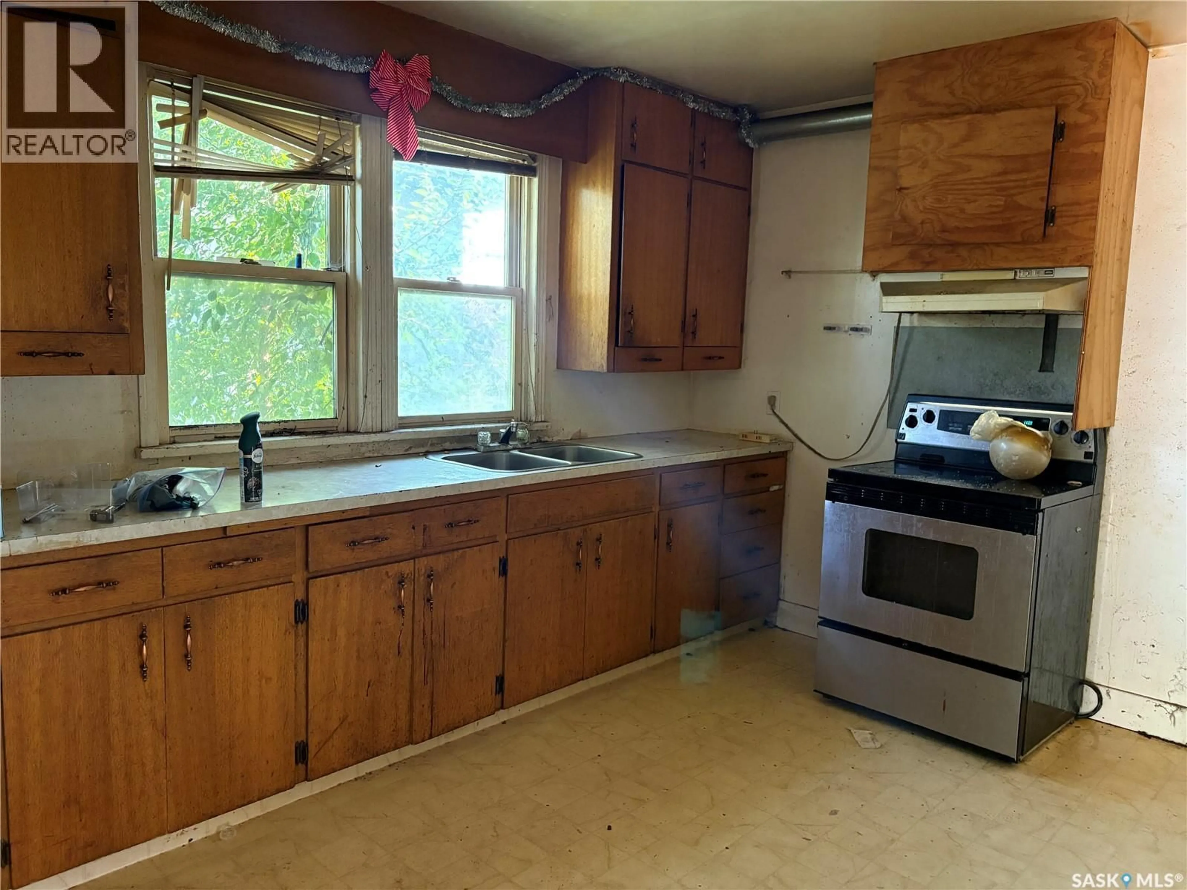 Standard kitchen, unknown for 911 23RD STREET, Saskatoon Saskatchewan S7L0A5