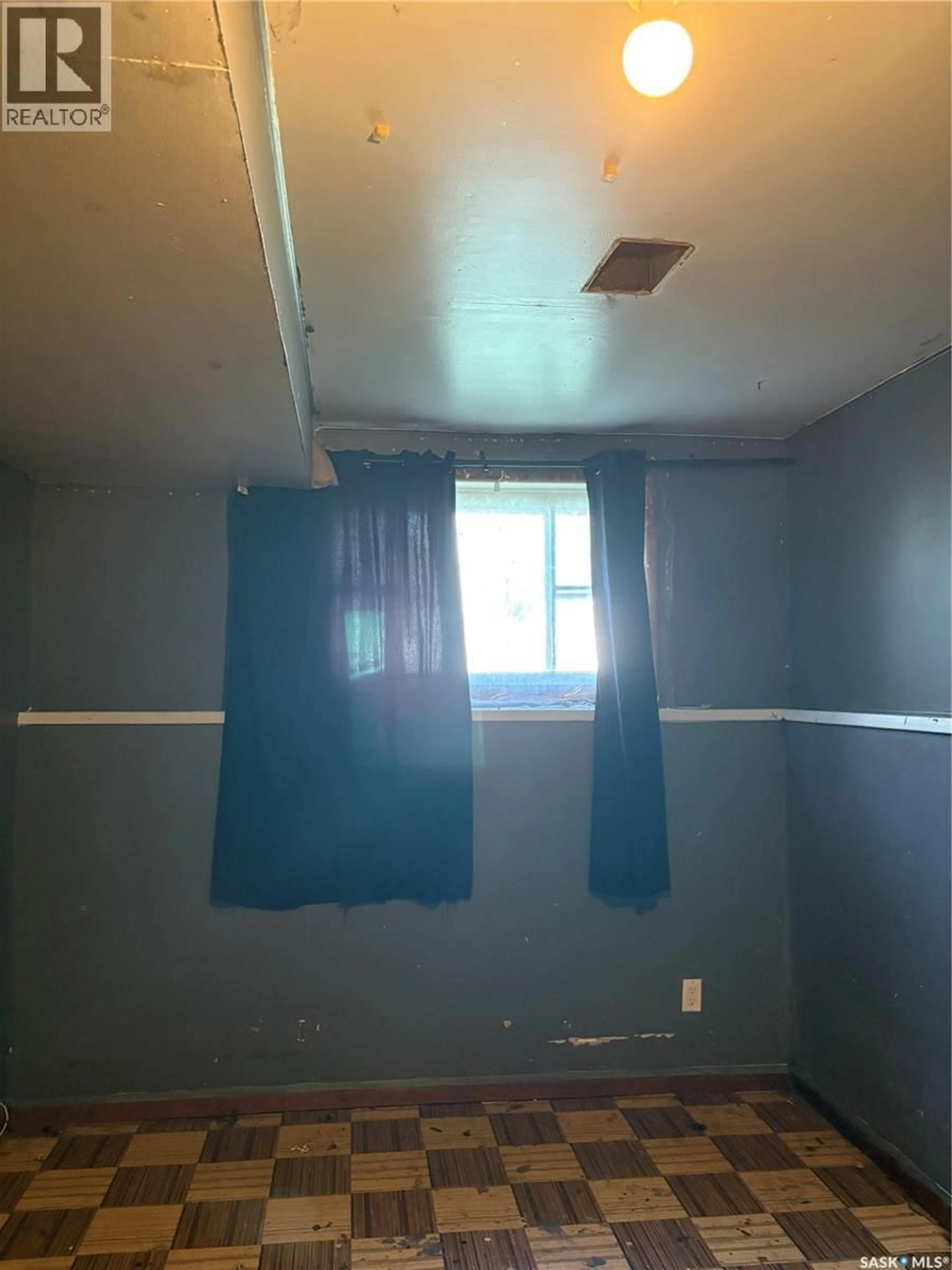 A pic of a room for 911 23RD STREET, Saskatoon Saskatchewan S7L0A5