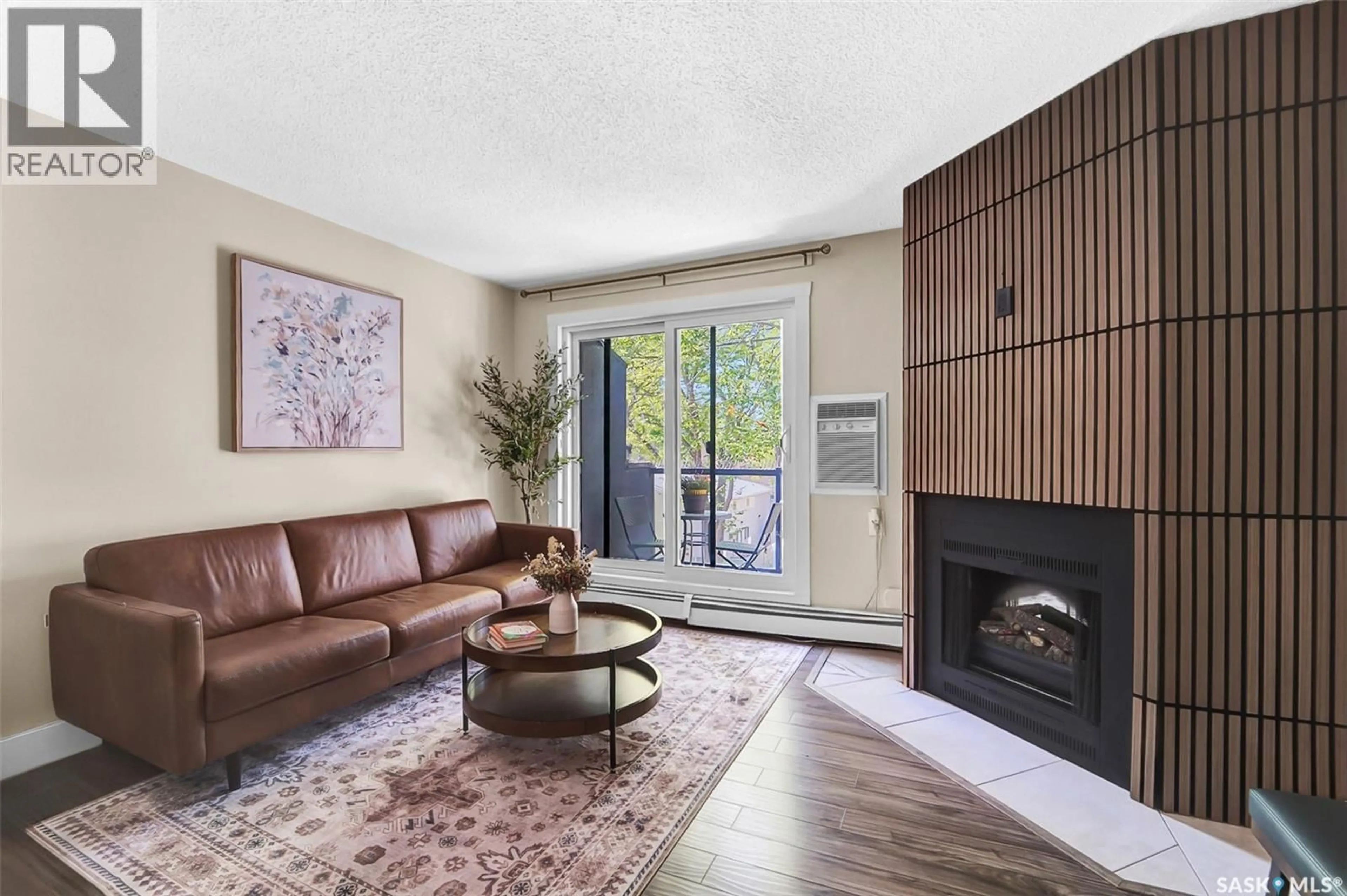 Living room with furniture, wood/laminate floor for N - 401 512 4TH AVENUE, Saskatoon Saskatchewan S7K2M3