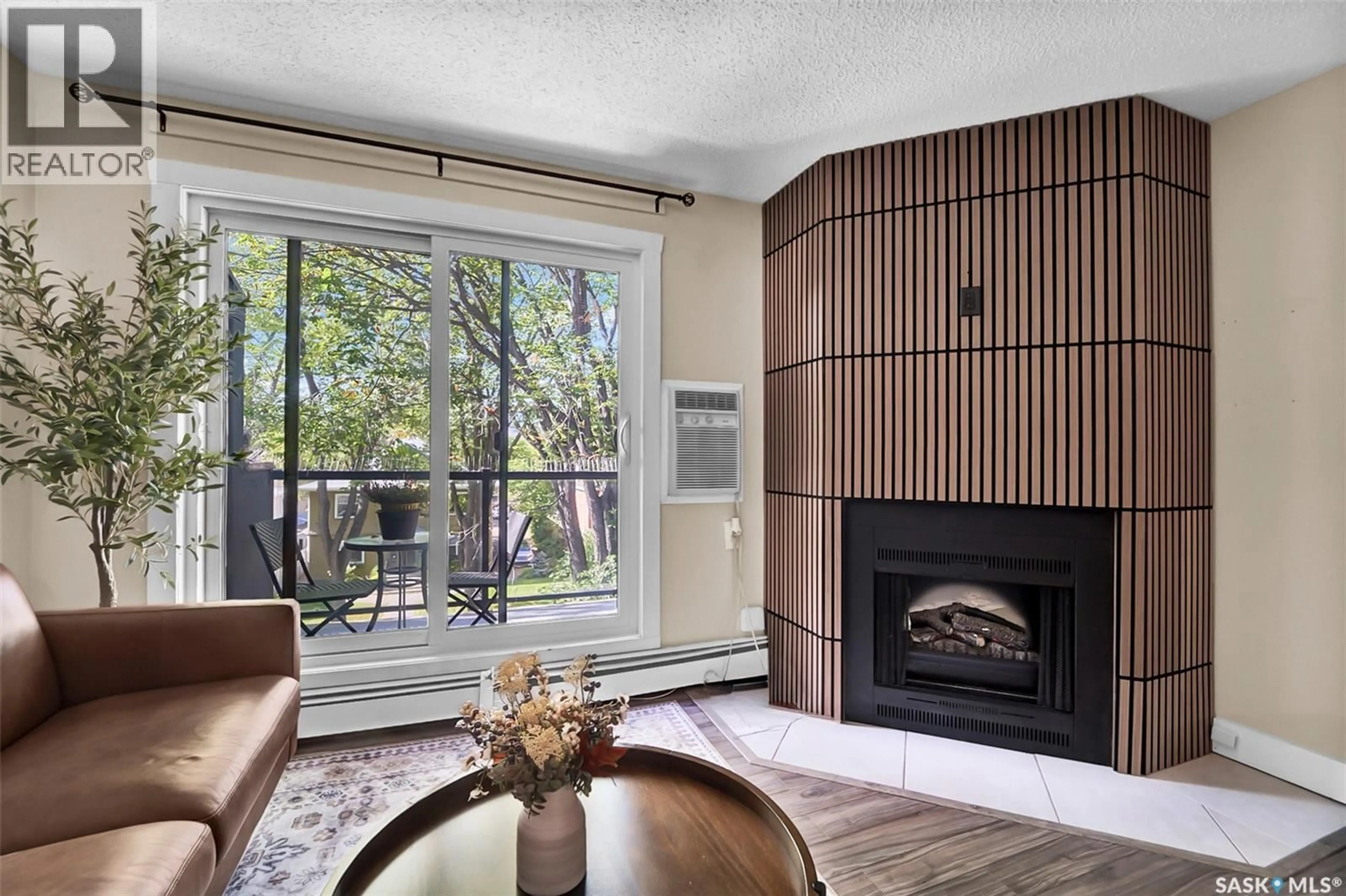 Living room with furniture, wood/laminate floor for N - 401 512 4TH AVENUE, Saskatoon Saskatchewan S7K2M3