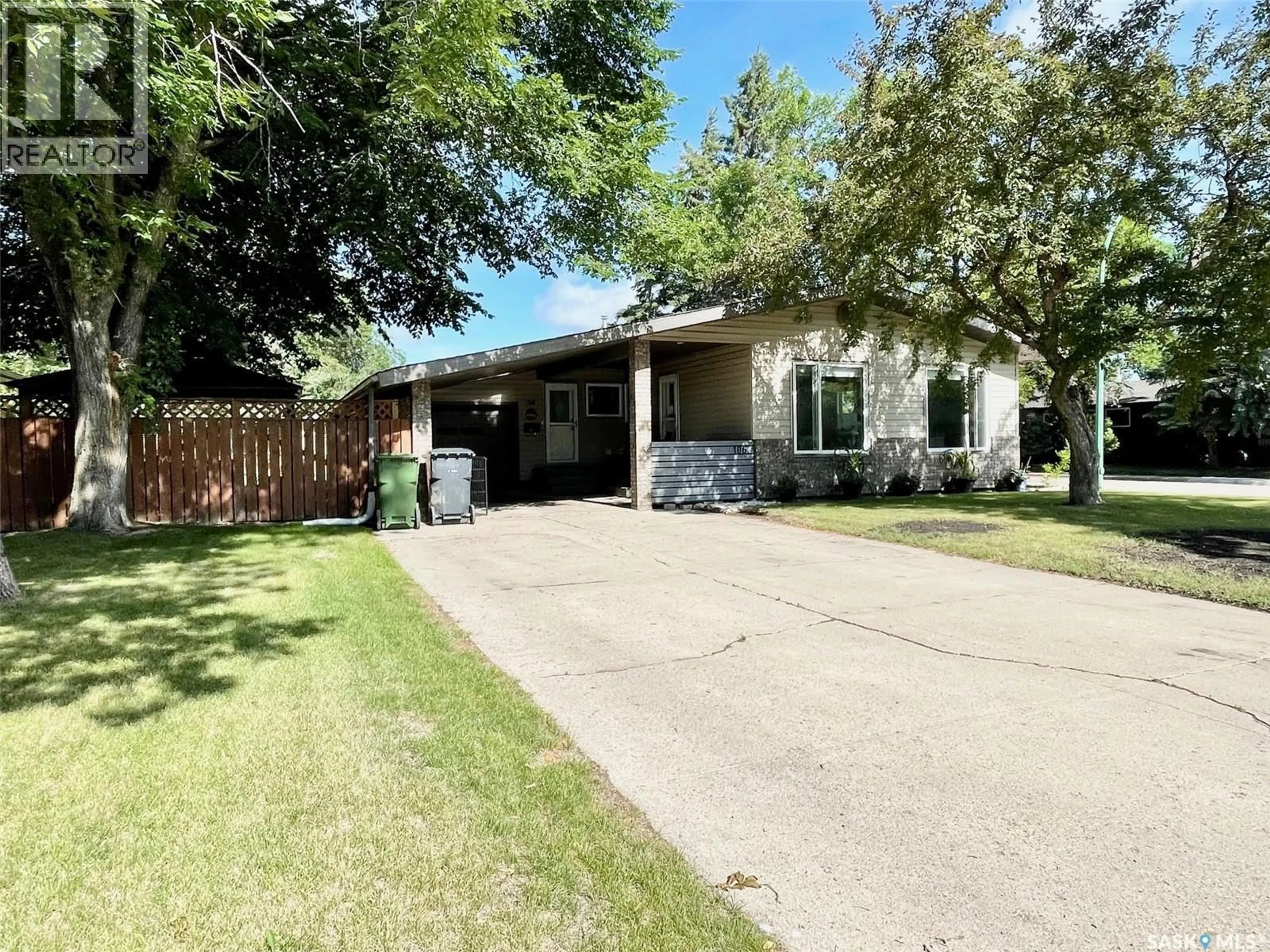 A pic from outside/outdoor area/front of a property/back of a property/a pic from drone, street for 106 CIRCLEBROOKE DRIVE, Yorkton Saskatchewan S3N2S4