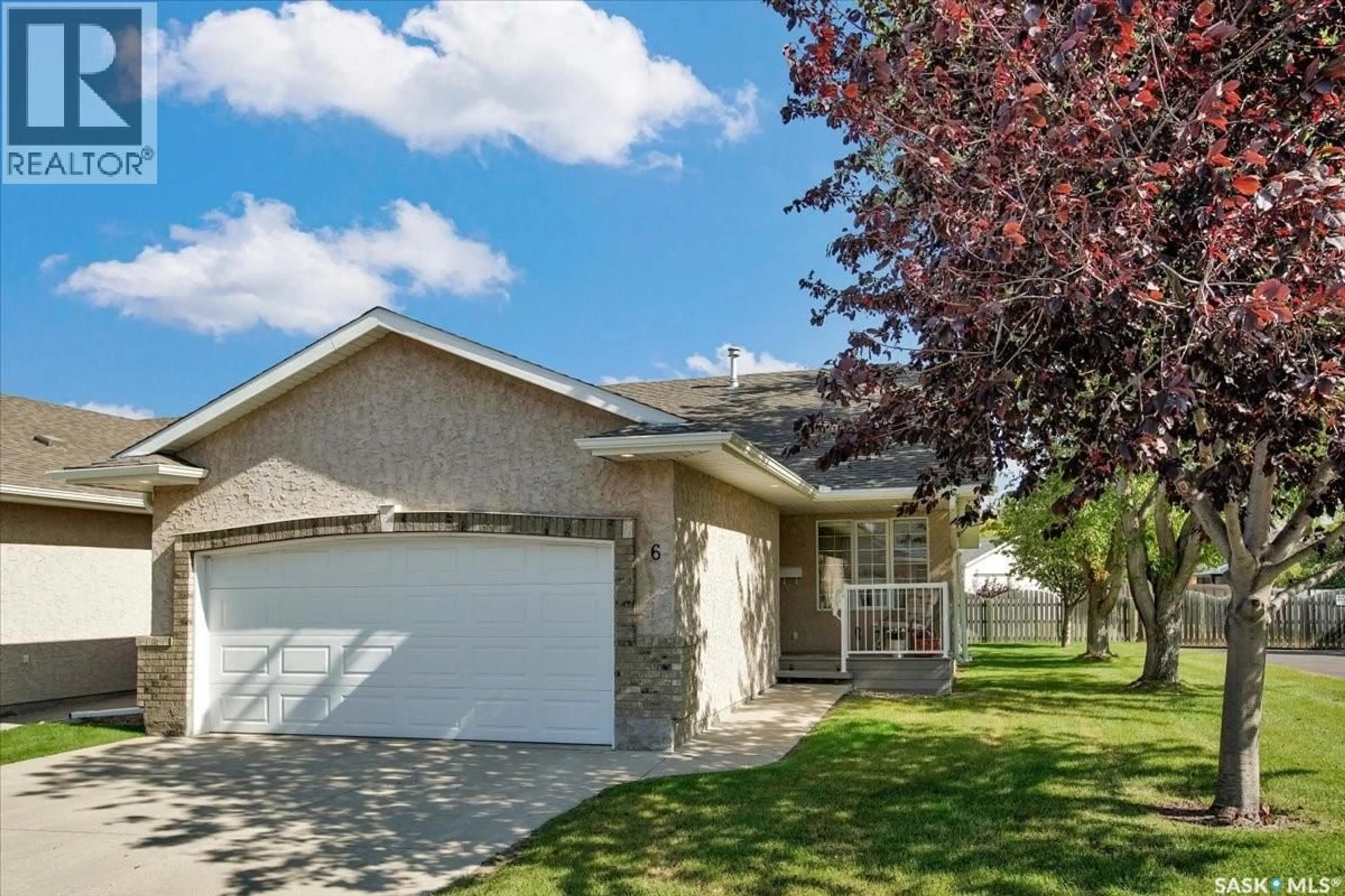 Home with vinyl exterior material, street for 6 CRYSTAL VILLA, Warman Saskatchewan S0K0A1
